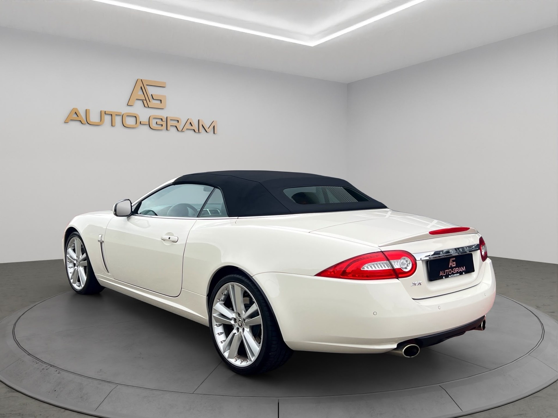 JAGUAR XK 5.0 V8 Automatic-showroom-element-2