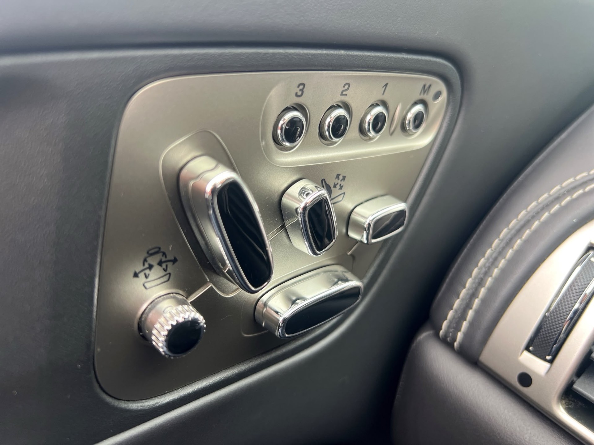 JAGUAR XK 5.0 V8 Automatic-image-19