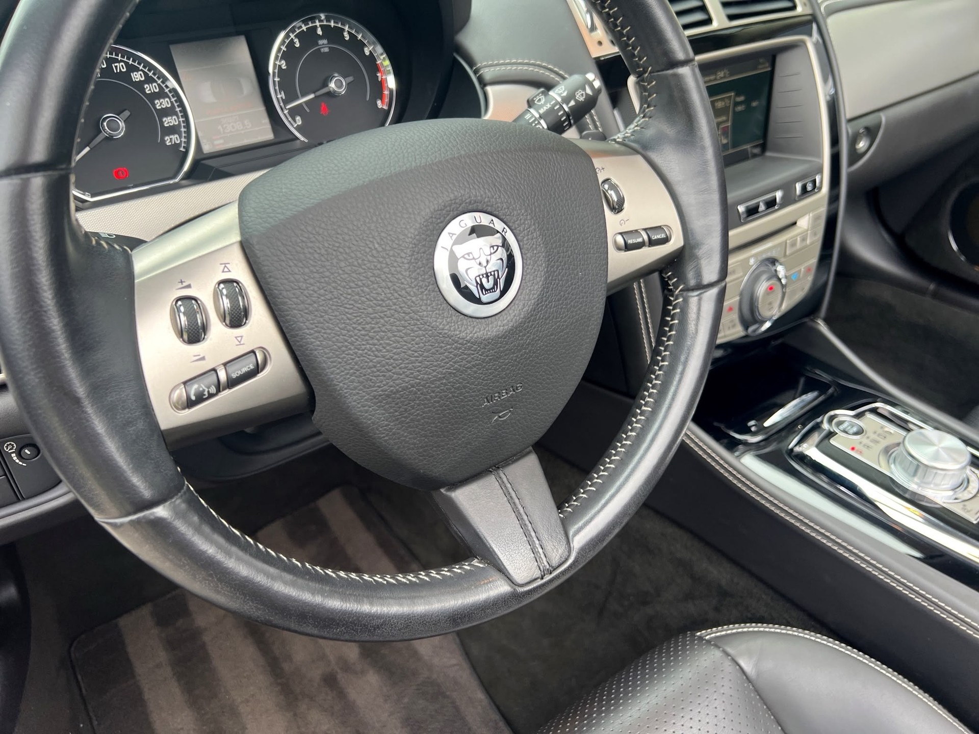 JAGUAR XK 5.0 V8 Automatic-image-15
