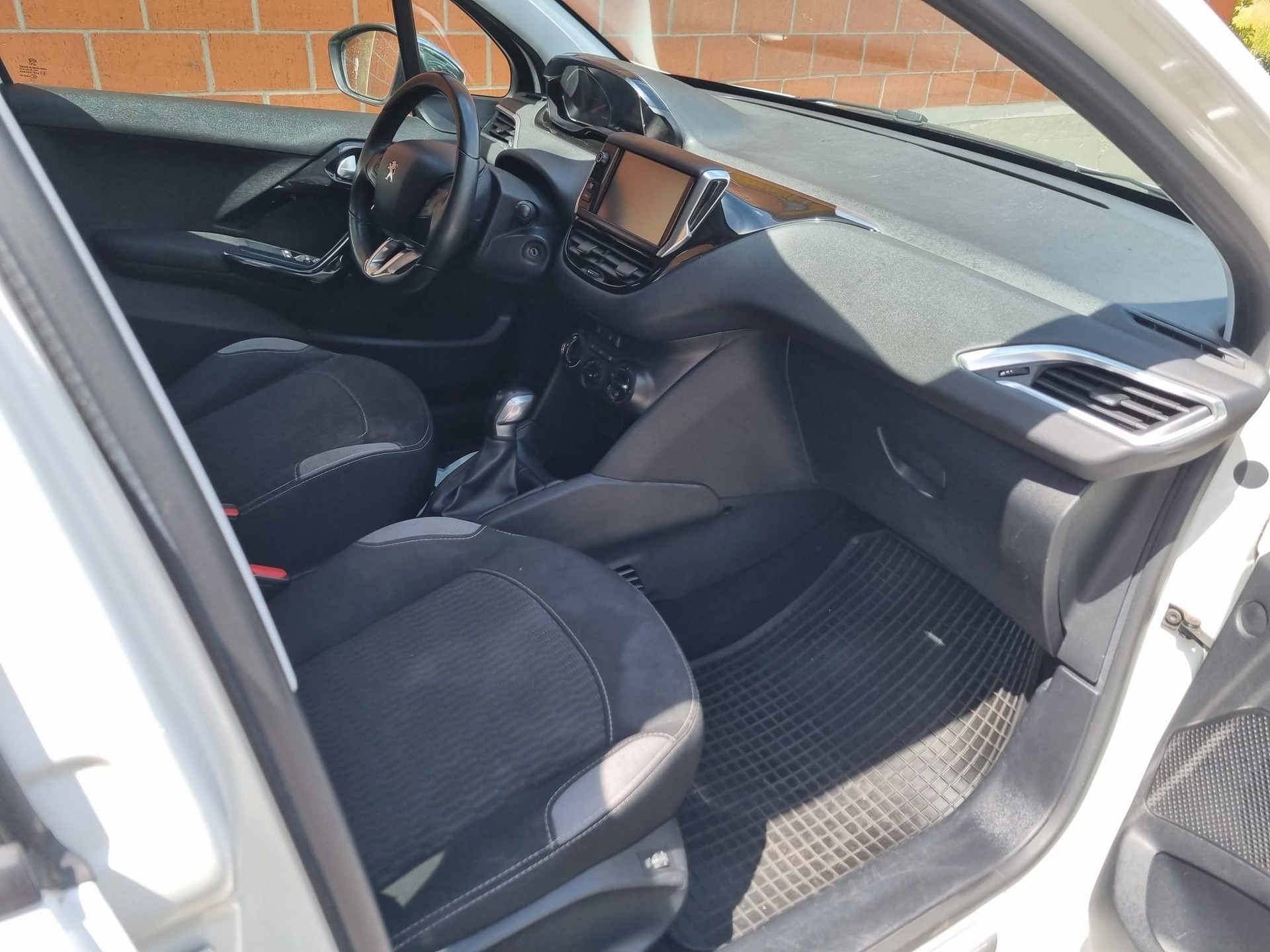 PEUGEOT 208 1.2 VTI Active-image-8