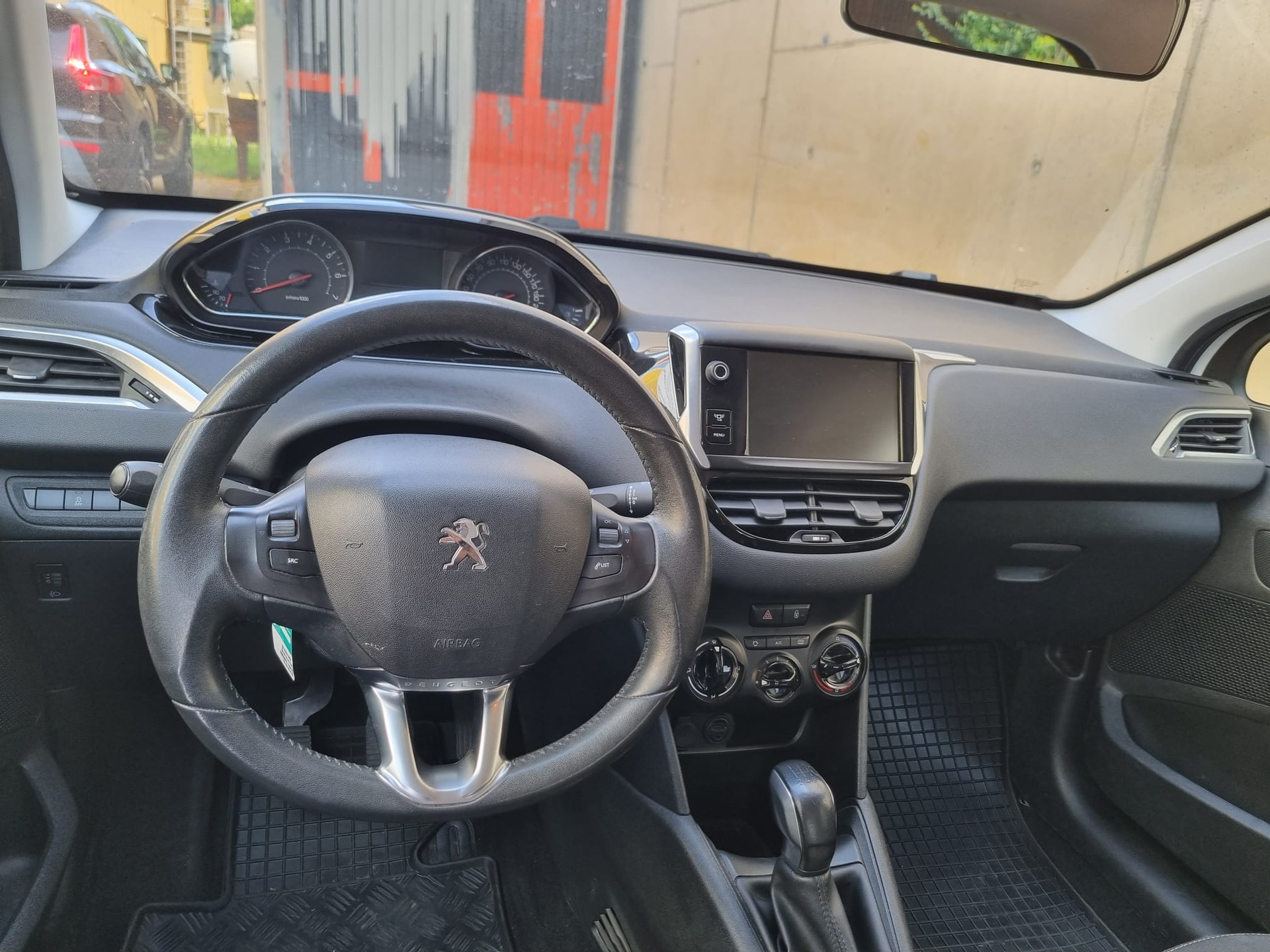 PEUGEOT 208 1.2 VTI Active-image-11