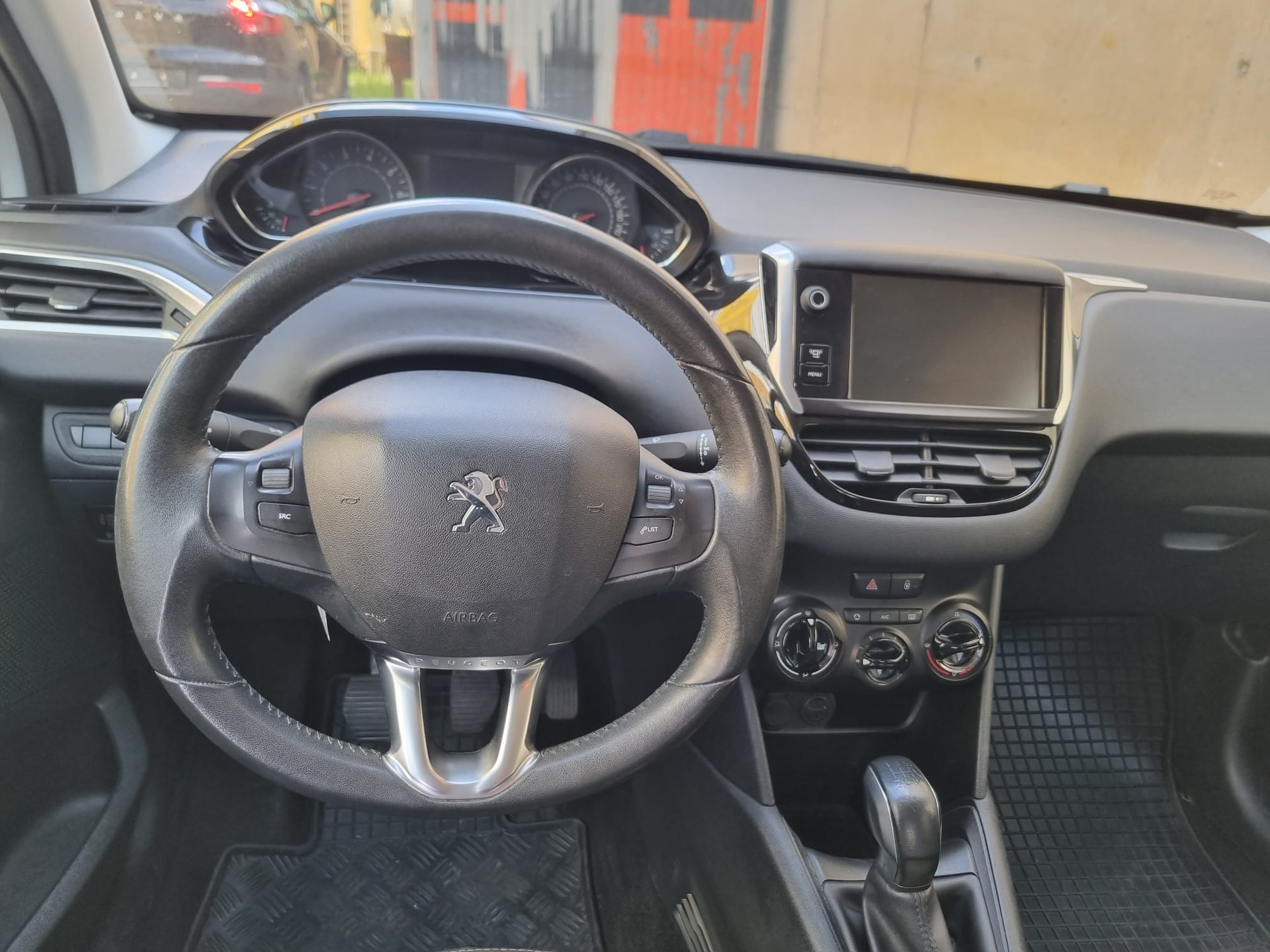 PEUGEOT 208 1.2 VTI Active-image-14