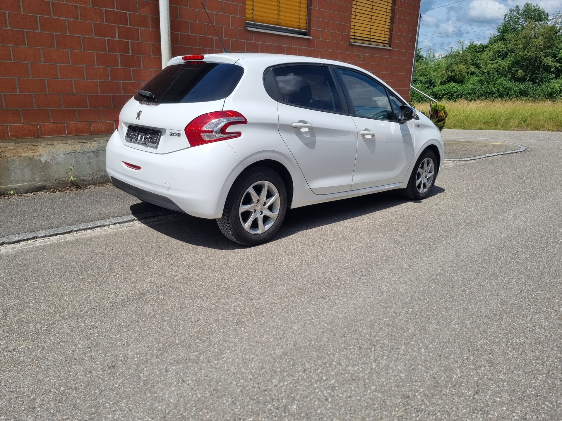 PEUGEOT 208 1.2 VTI Active-image-4