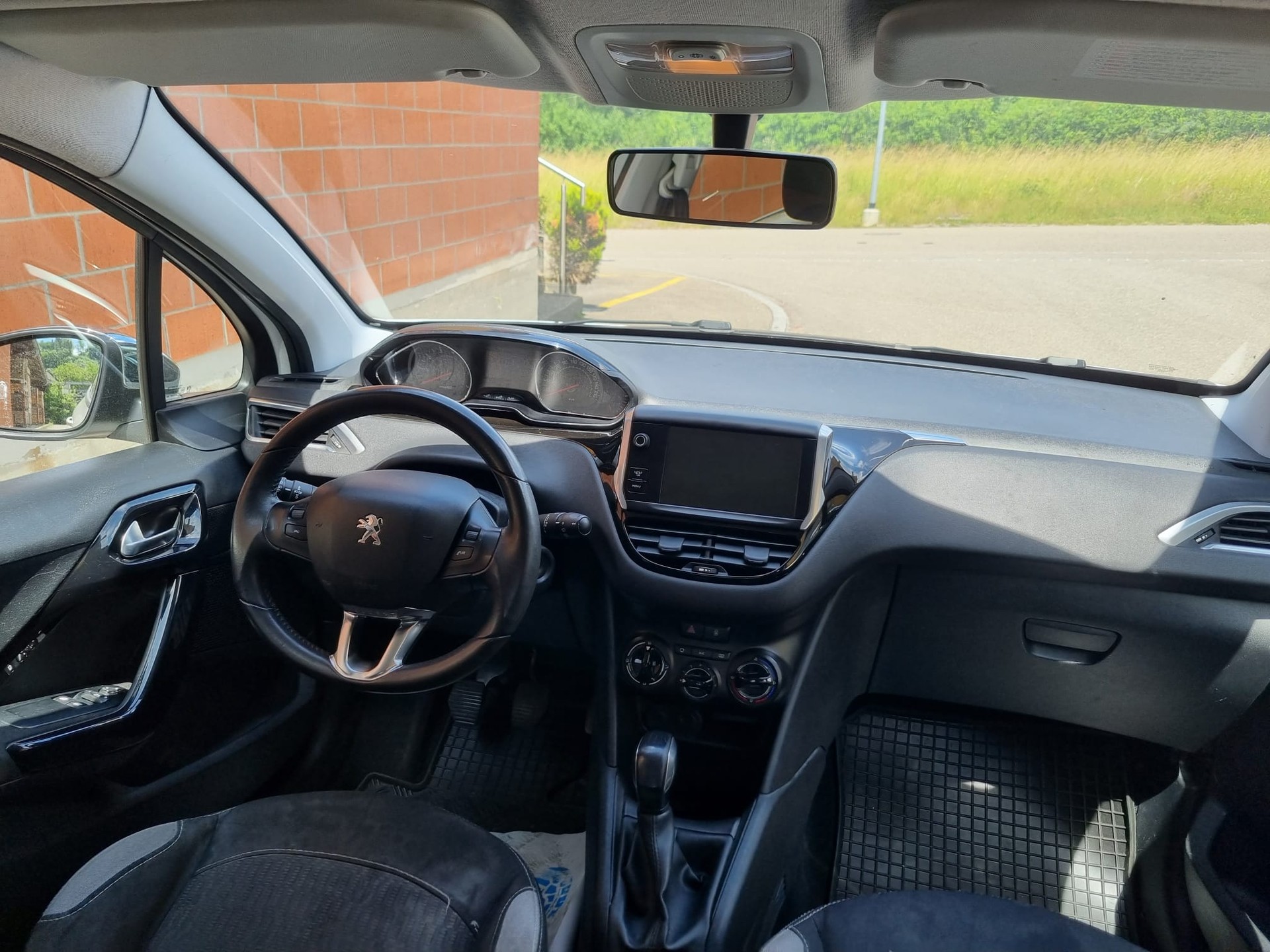 PEUGEOT 208 1.2 VTI Active-image-10