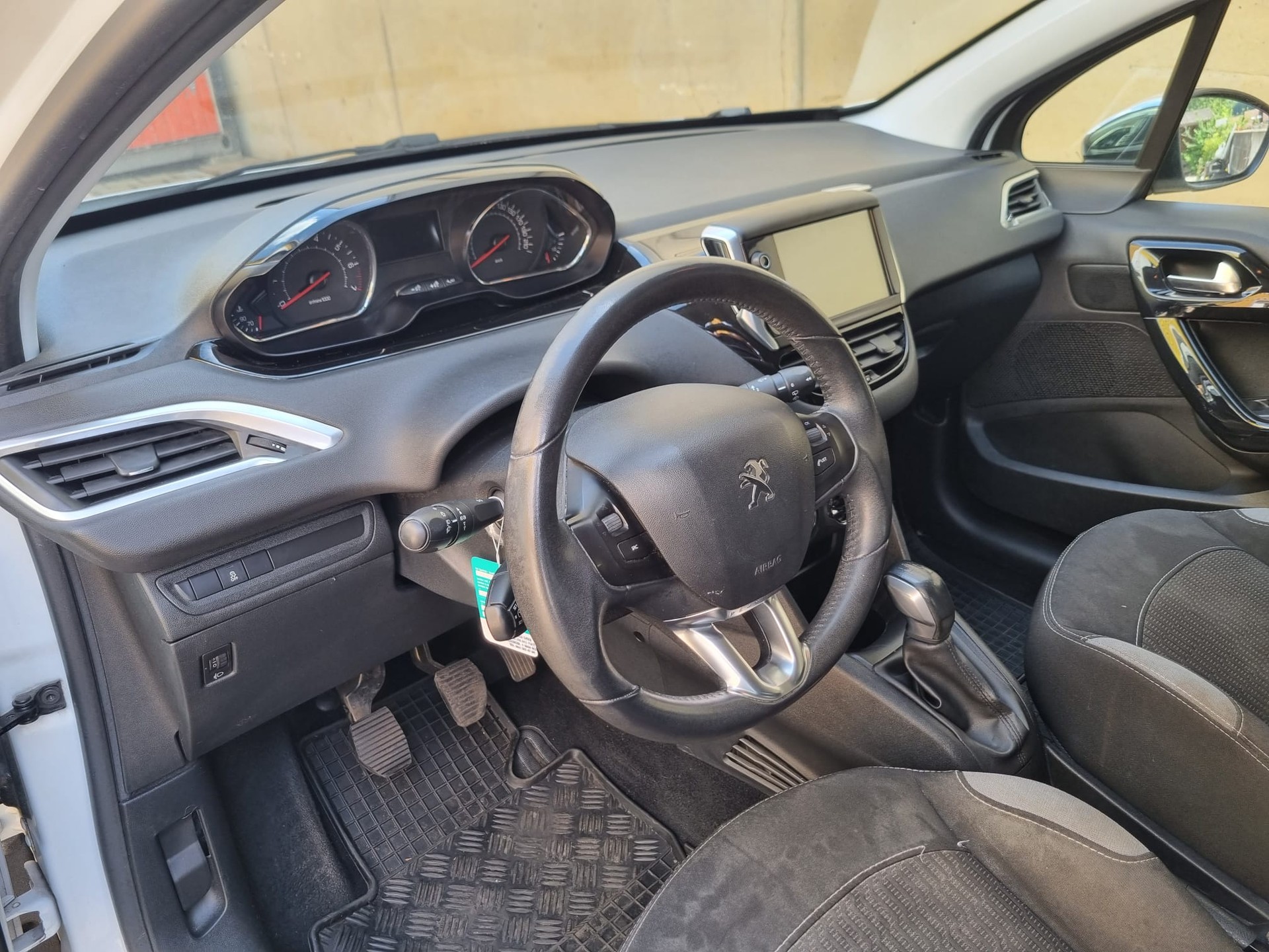 PEUGEOT 208 1.2 VTI Active-image-13