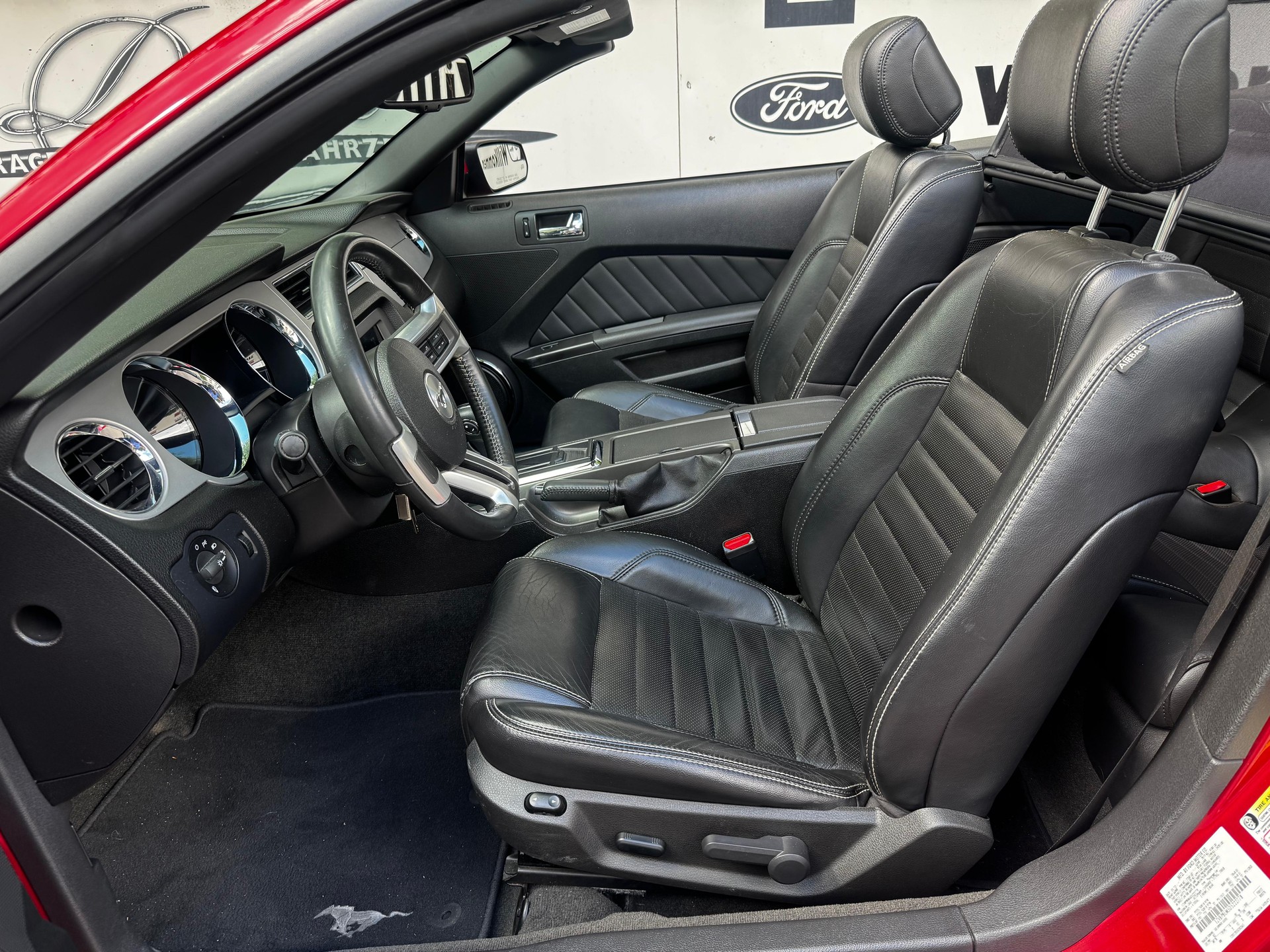 FORD Mustang 3.7 Cabrio-image-9