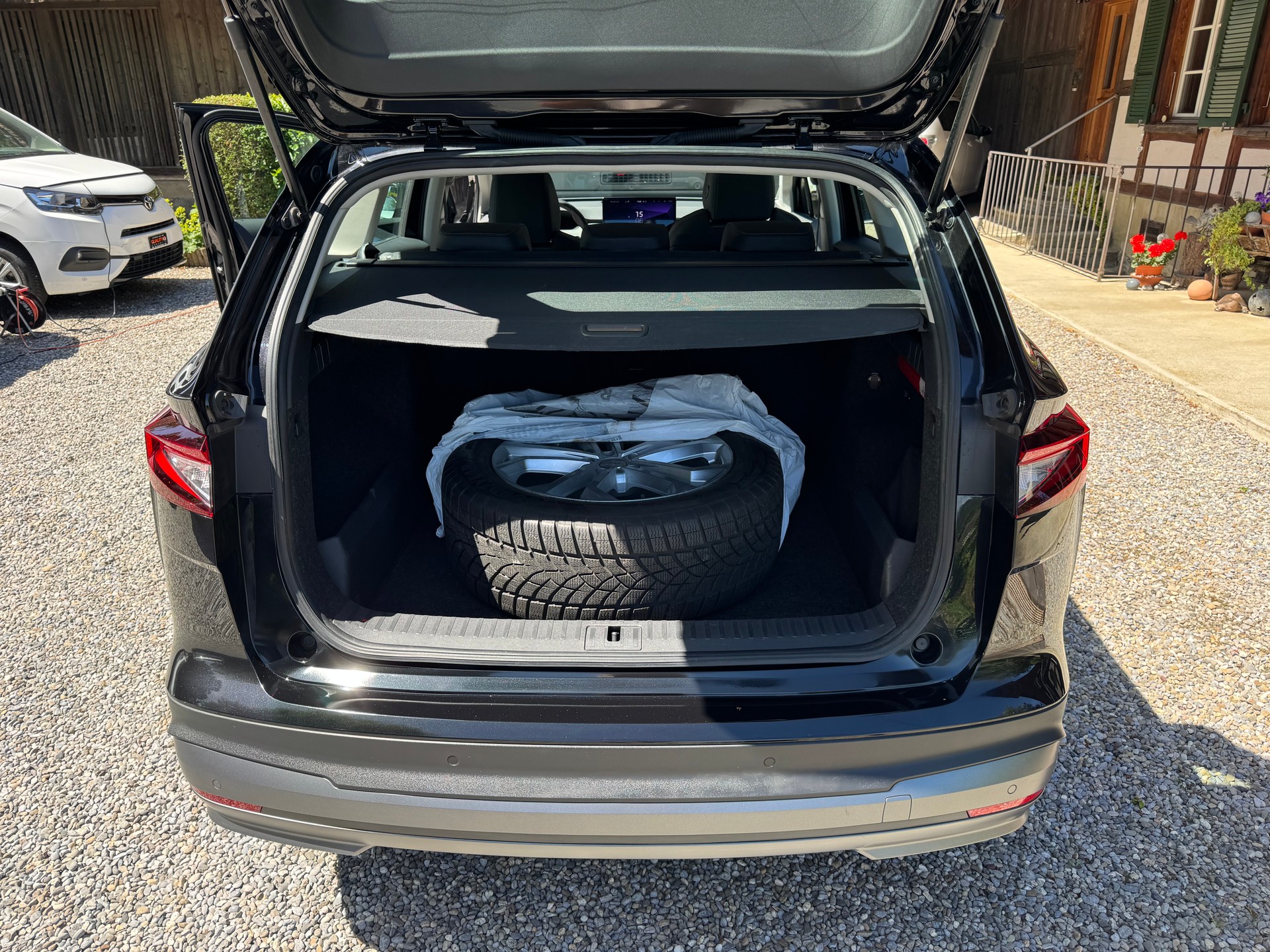 SKODA Enyaq iV 60-image-12