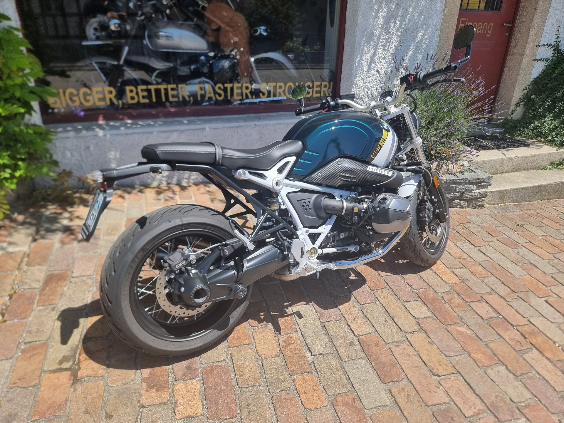 BMW R nineT Pure A2 (35kW)-image-2