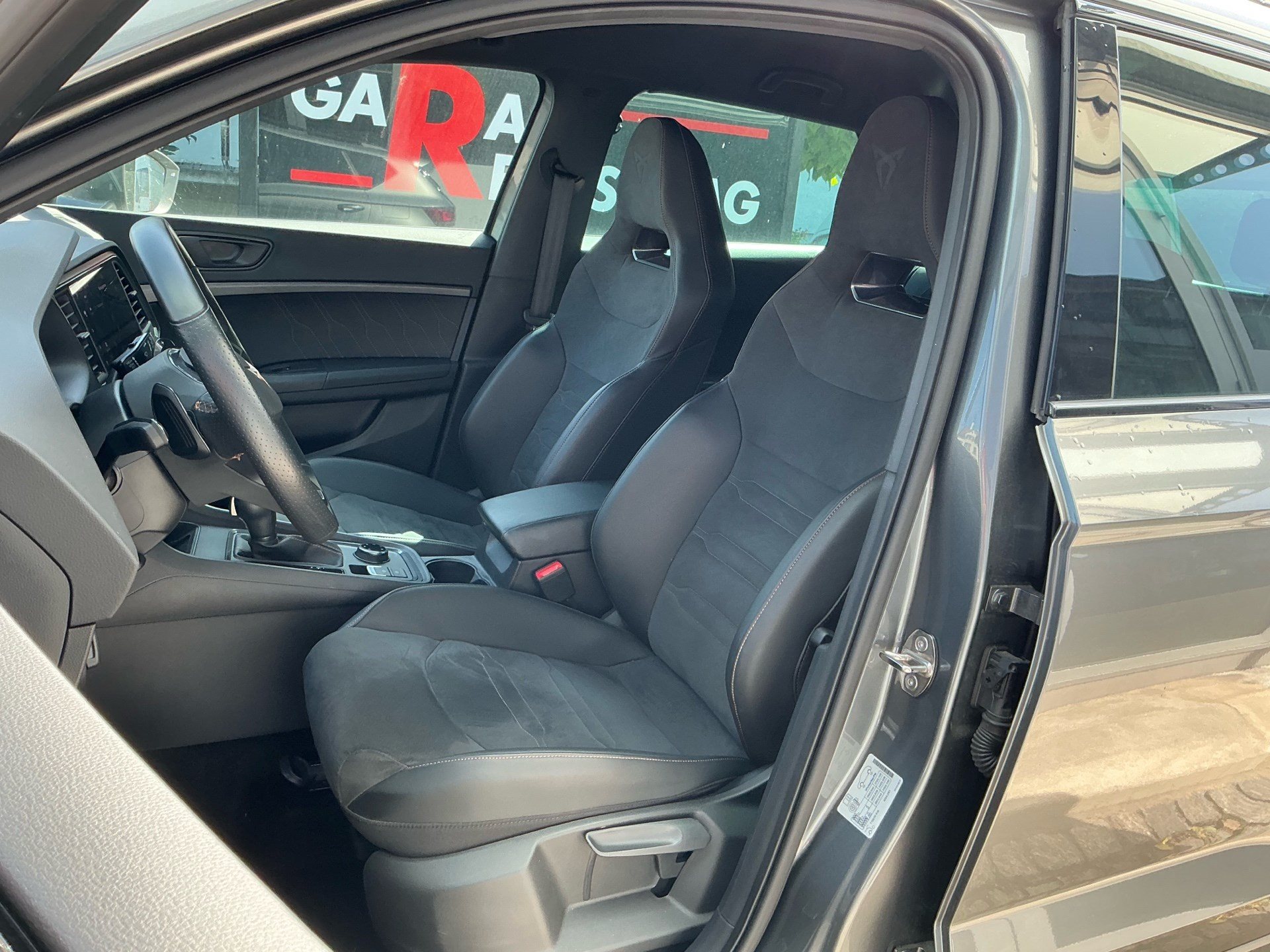CUPRA Ateca VZ 4Drive *** AKRAPOVIC SPORTAUSPUFF & 5 JAHRE WERKSGARANTIE ***-image-7