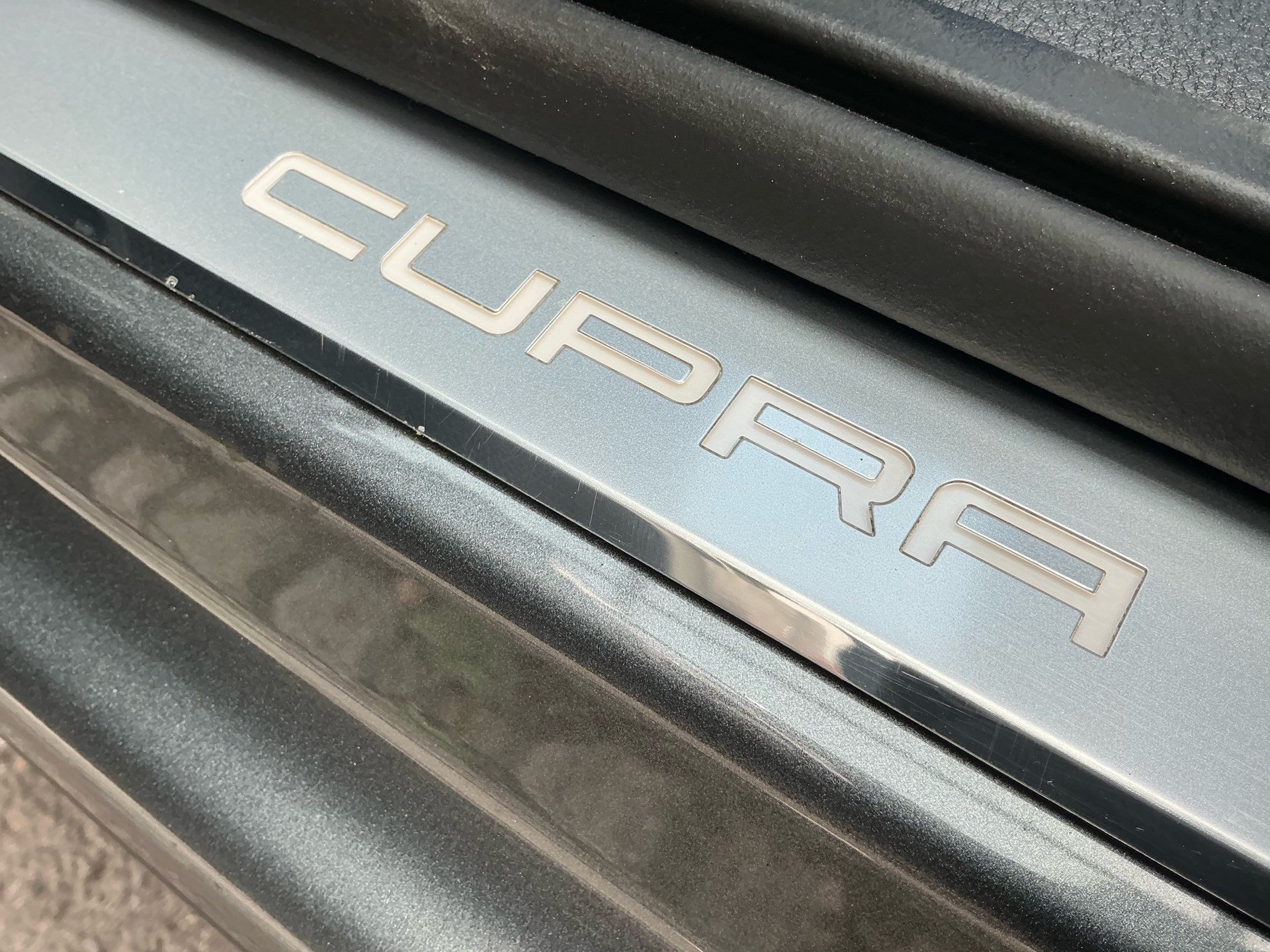 CUPRA Ateca VZ 4Drive *** AKRAPOVIC SPORTAUSPUFF & 5 JAHRE WERKSGARANTIE ***-image-29