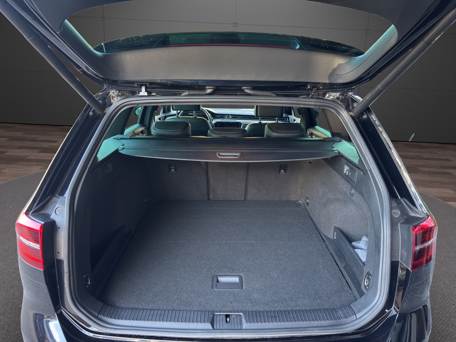 VW Passat Variant 2.0 TDI BMT Highline DSG 4Motion-image-12
