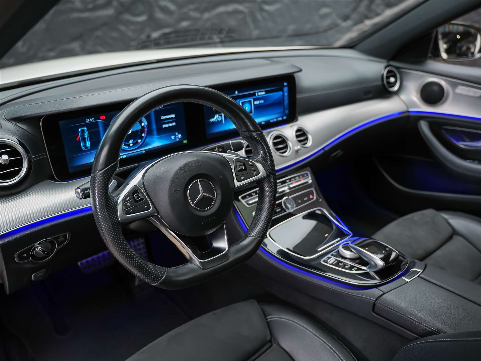 MERCEDES-BENZ E 220 d AMG Line 9G-Tronic *Panorama*Sitzheizung*Rückfahrkamera*-image-8