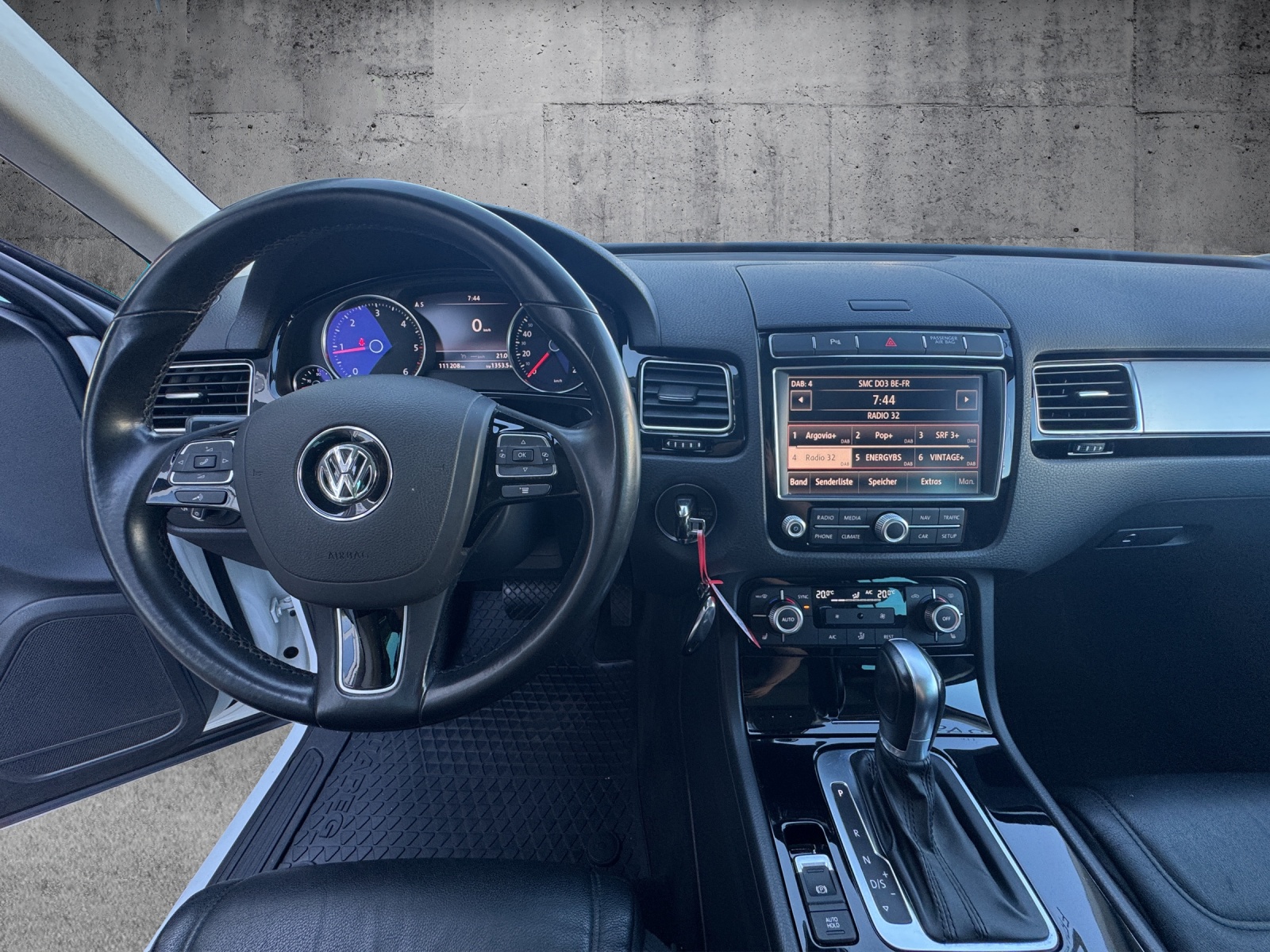 VW Touareg 3.0 TDI BlueMotion Technology Tiptronic-image-14