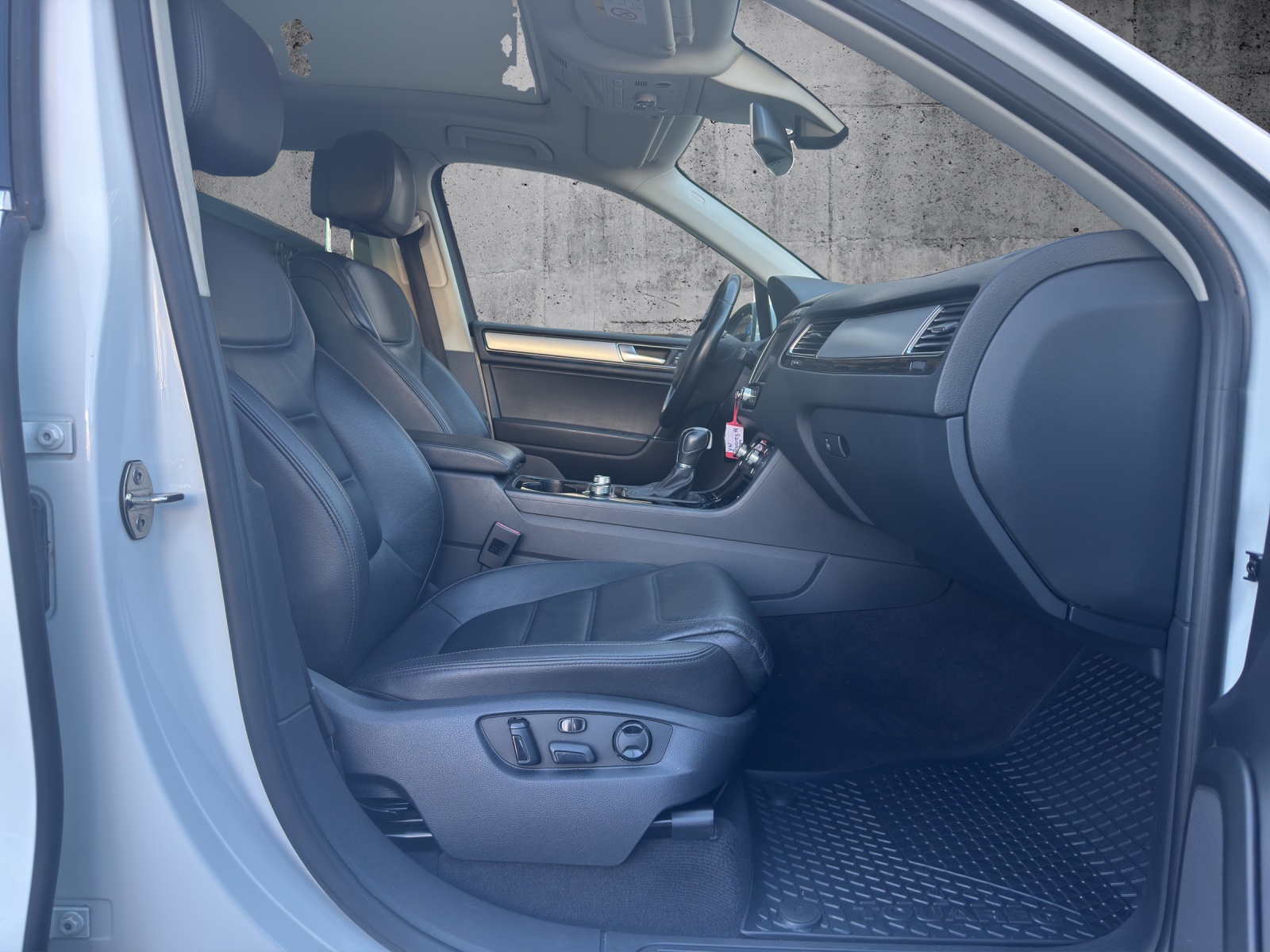 VW Touareg 3.0 TDI BlueMotion Technology Tiptronic-image-11