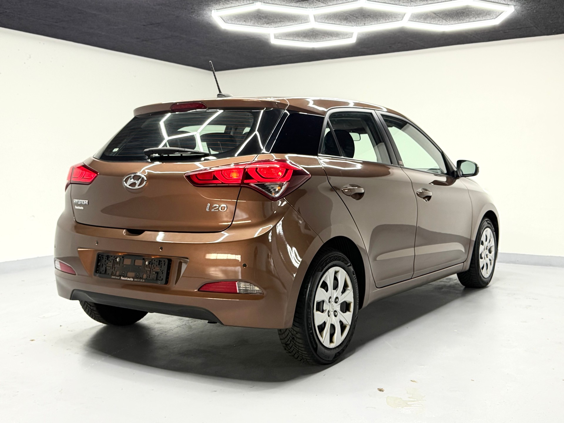 HYUNDAI i20 1.4 Amplia Automatic-image-4