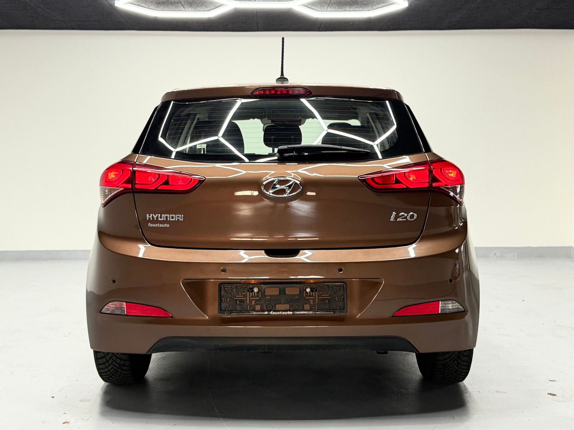 HYUNDAI i20 1.4 Amplia Automatic-image-5