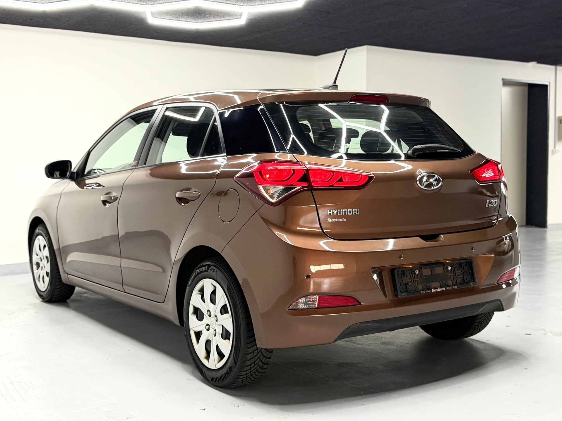 HYUNDAI i20 1.4 Amplia Automatic-image-6