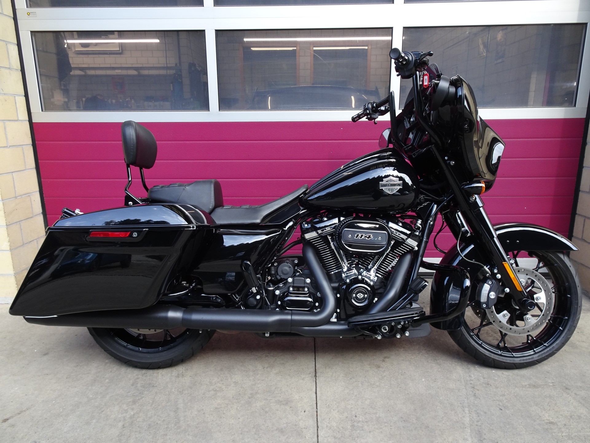 HARLEY-DAVIDSON FLHXS Street Glide Special Black Finish 114