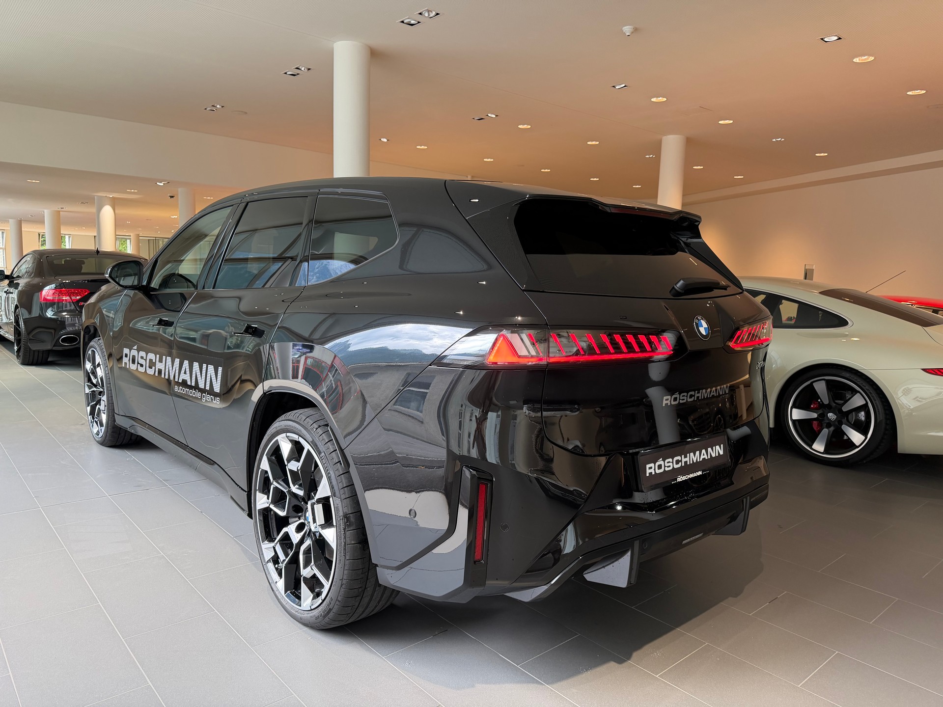 BMW iX3 50 xDrive M Sport Pro-showroom-element-3
