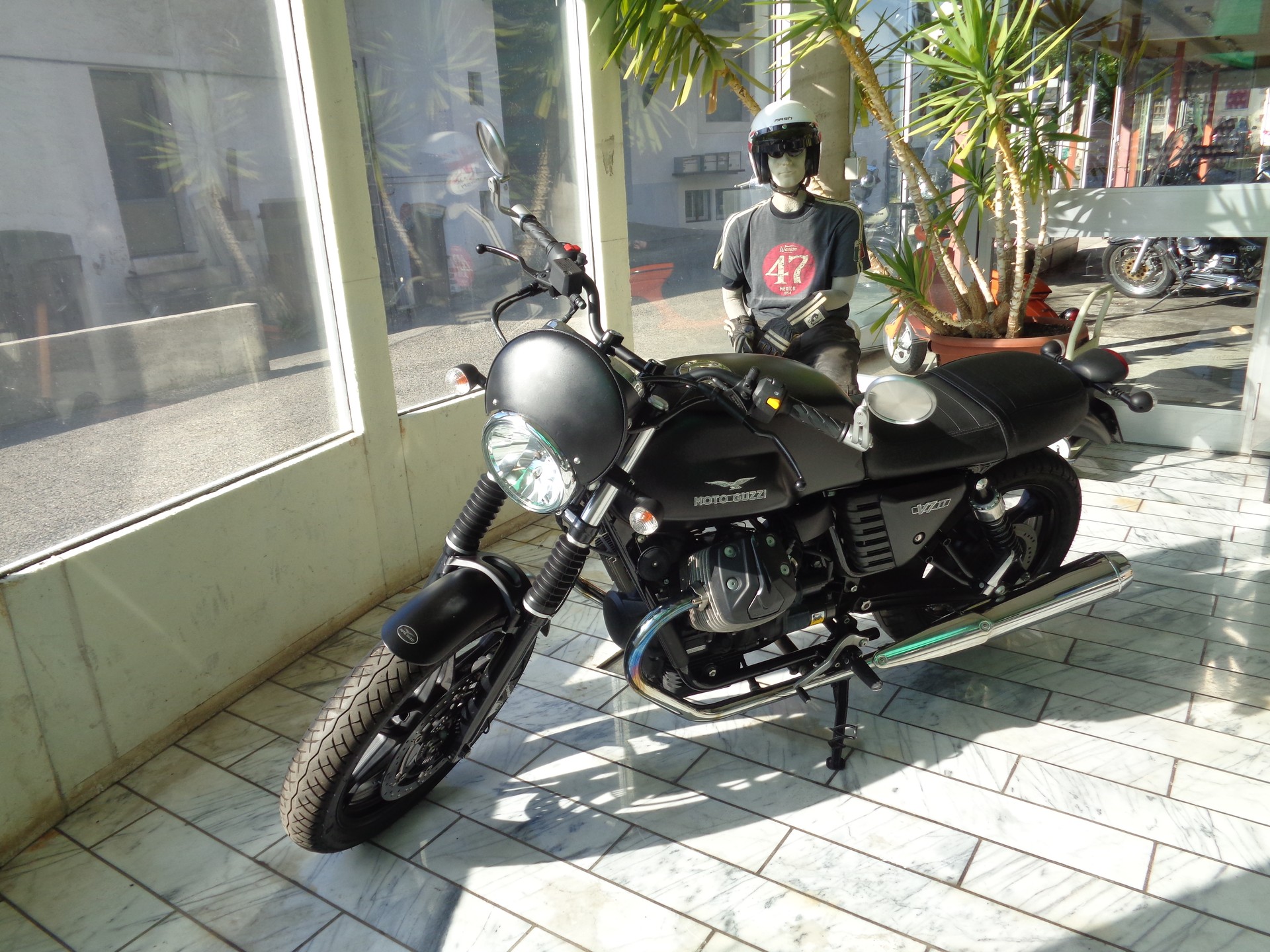 MOTO GUZZI V7 II Stone 750 A-image-0