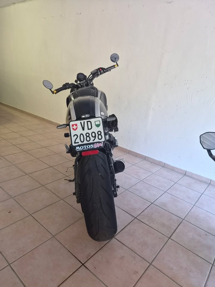 YAMAHA XSR 900-image-2