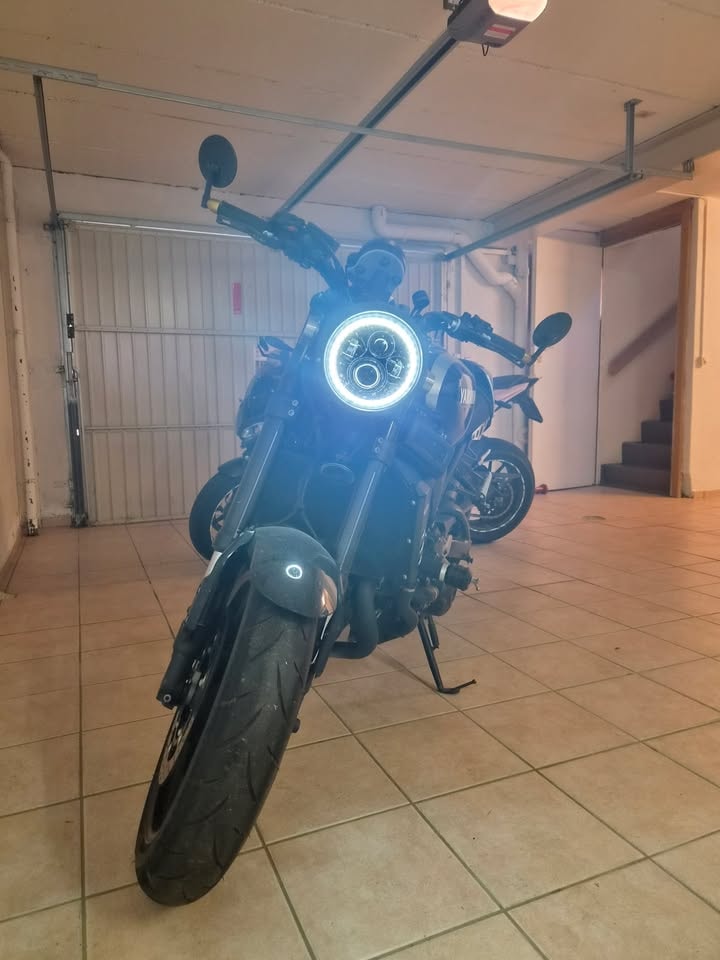 YAMAHA XSR 900-image-1