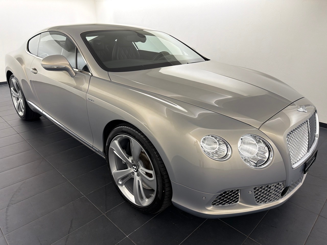 BENTLEY Continental GT 6.0 W12-showroom-element-3