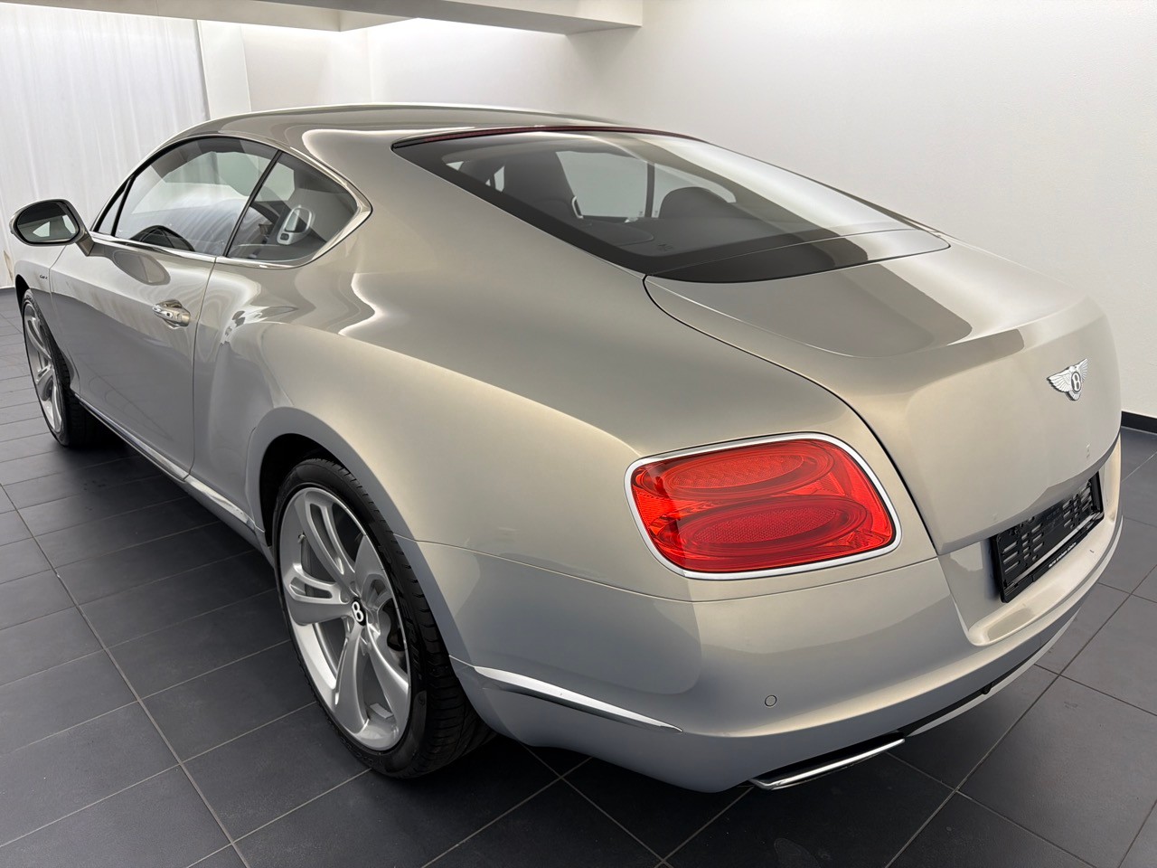 BENTLEY Continental GT 6.0 W12-showroom-element-1