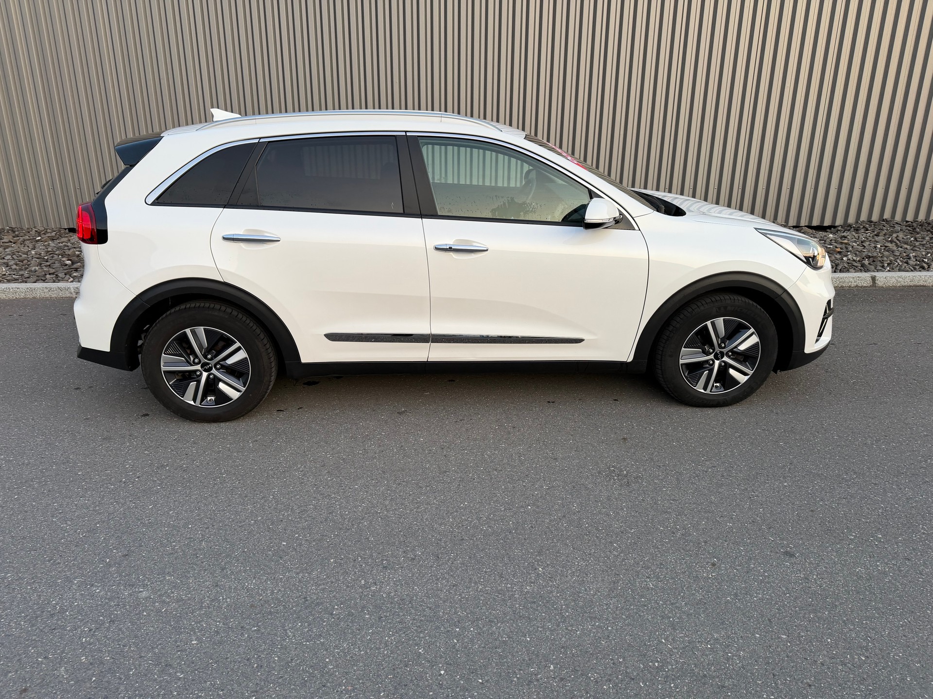 KIA Niro 1.6GDi Plug-in Hybrid Power DCT VÉHICULE SOIGNÉ-image-8