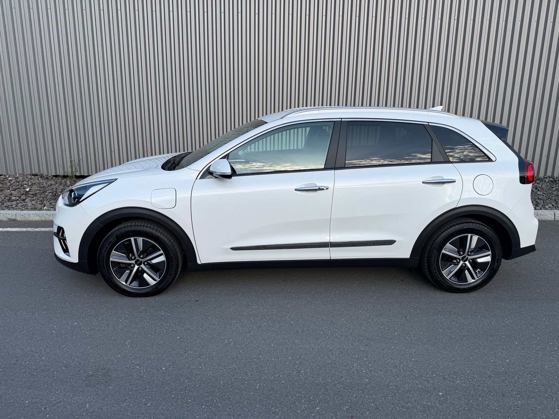 KIA Niro 1.6GDi Plug-in Hybrid Power DCT VÉHICULE SOIGNÉ-showroom-element-1