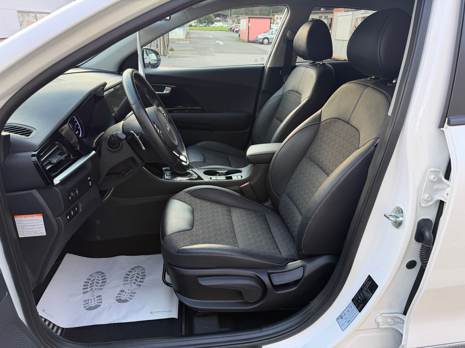 KIA Niro 1.6GDi Plug-in Hybrid Power DCT VÉHICULE SOIGNÉ-image-16