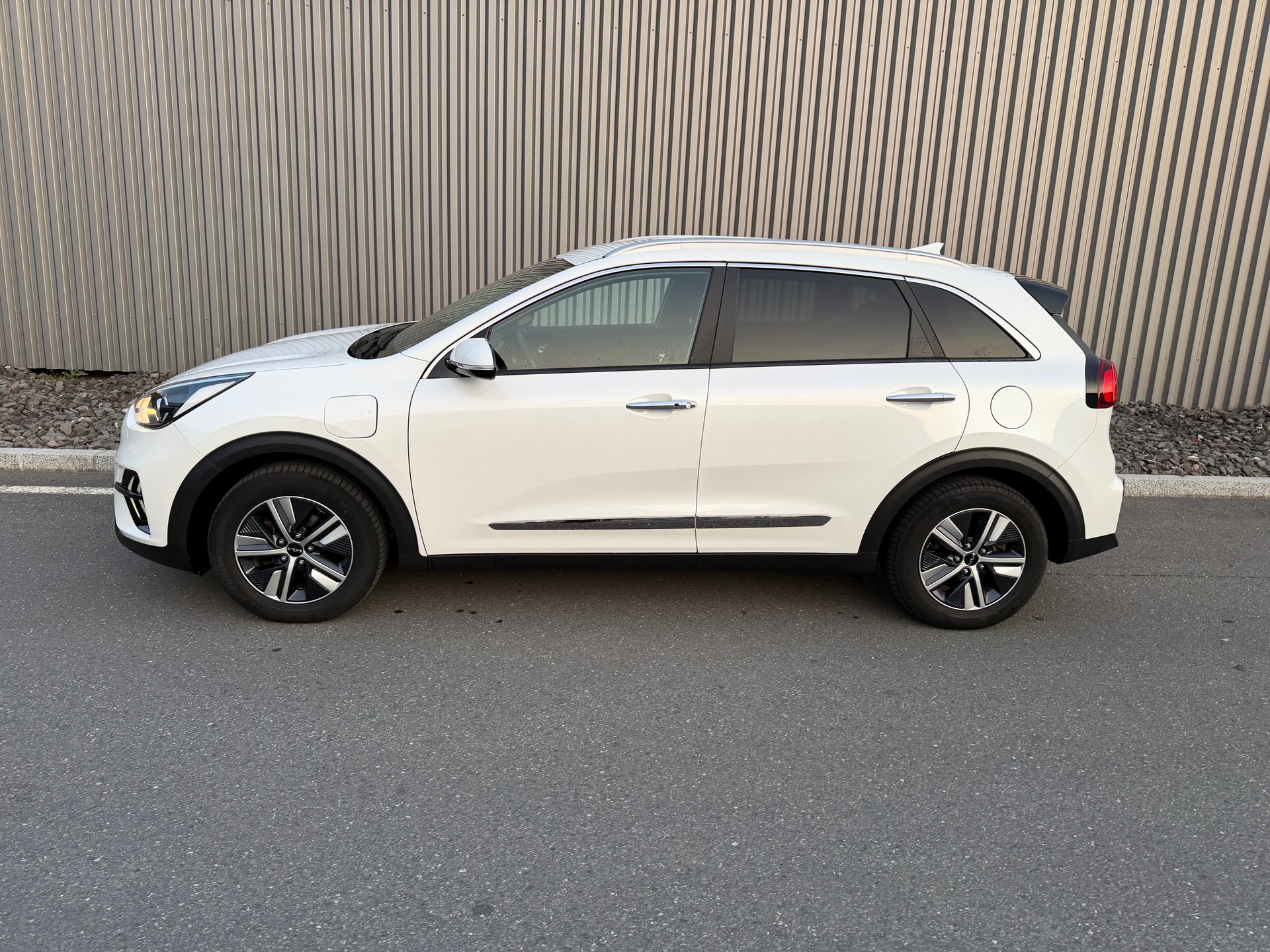 KIA Niro 1.6GDi Plug-in Hybrid Power DCT VÉHICULE SOIGNÉ-showroom-element-1