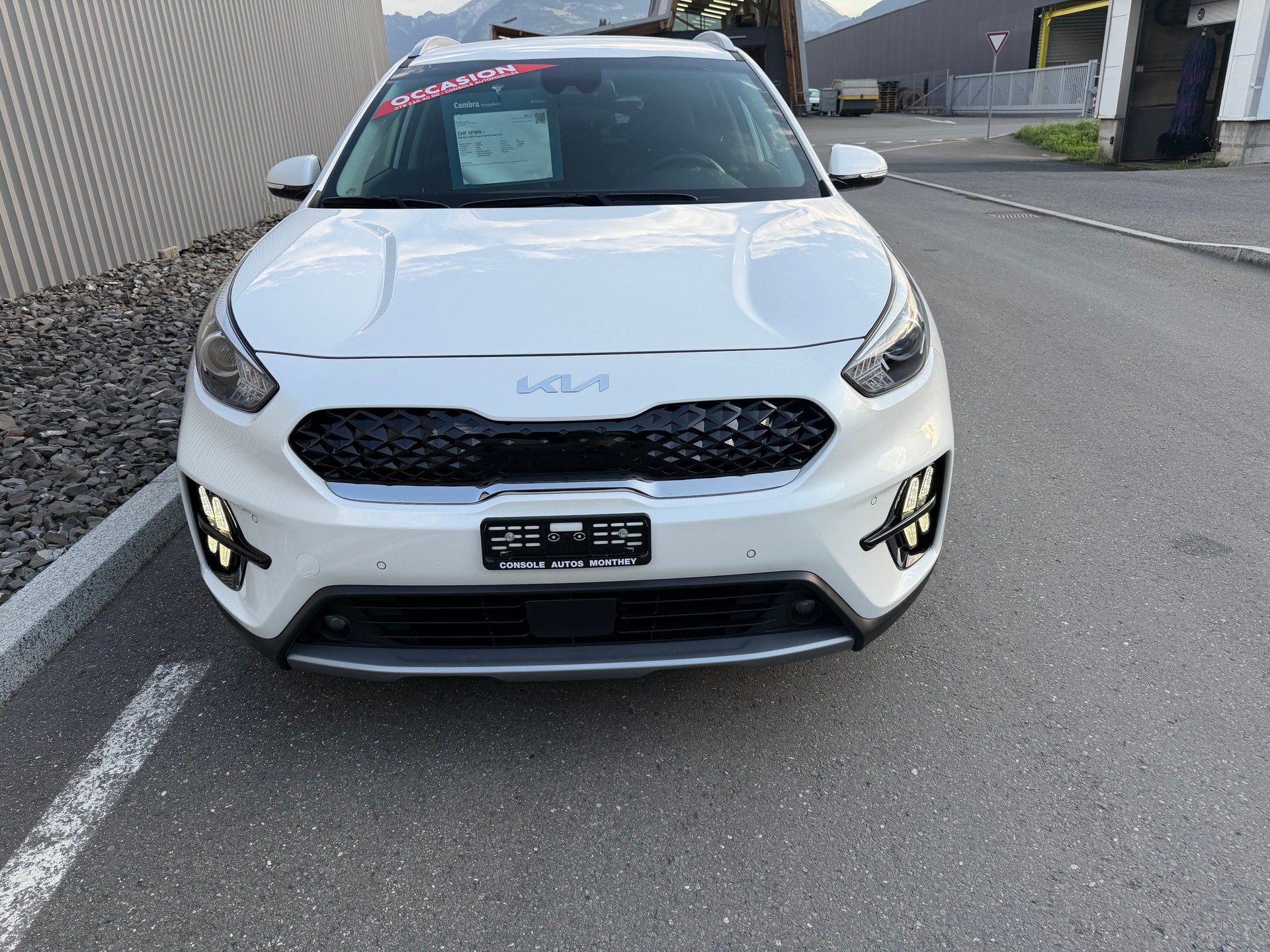 KIA Niro 1.6GDi Plug-in Hybrid Power DCT VÉHICULE SOIGNÉ-image-4
