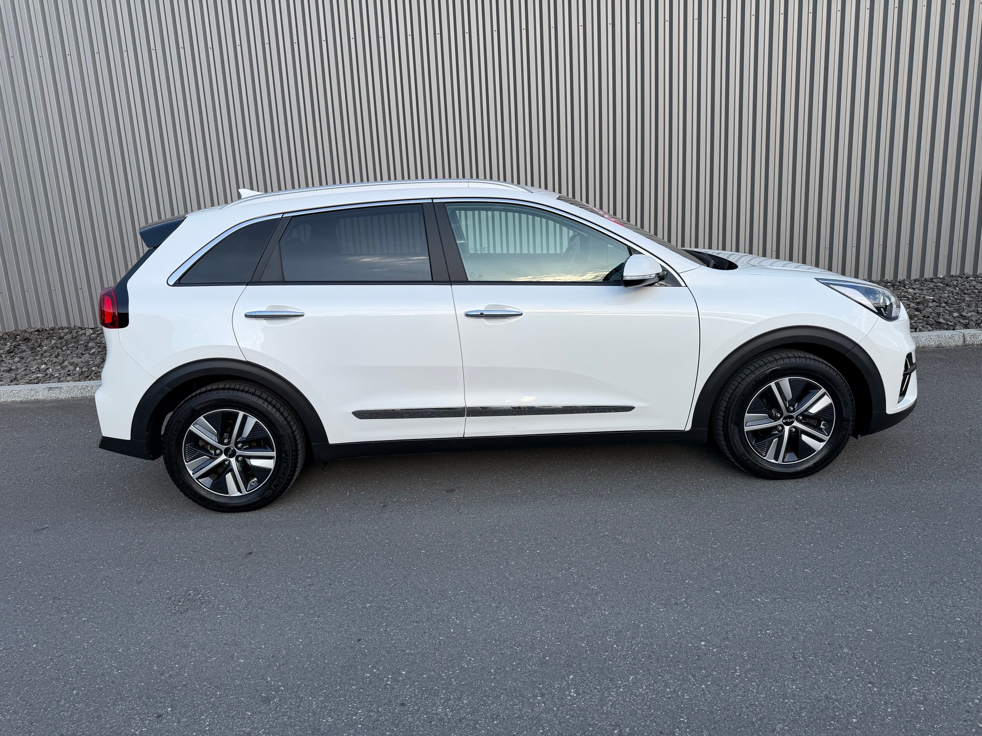 KIA Niro 1.6GDi Plug-in Hybrid Power DCT VÉHICULE SOIGNÉ-image-6