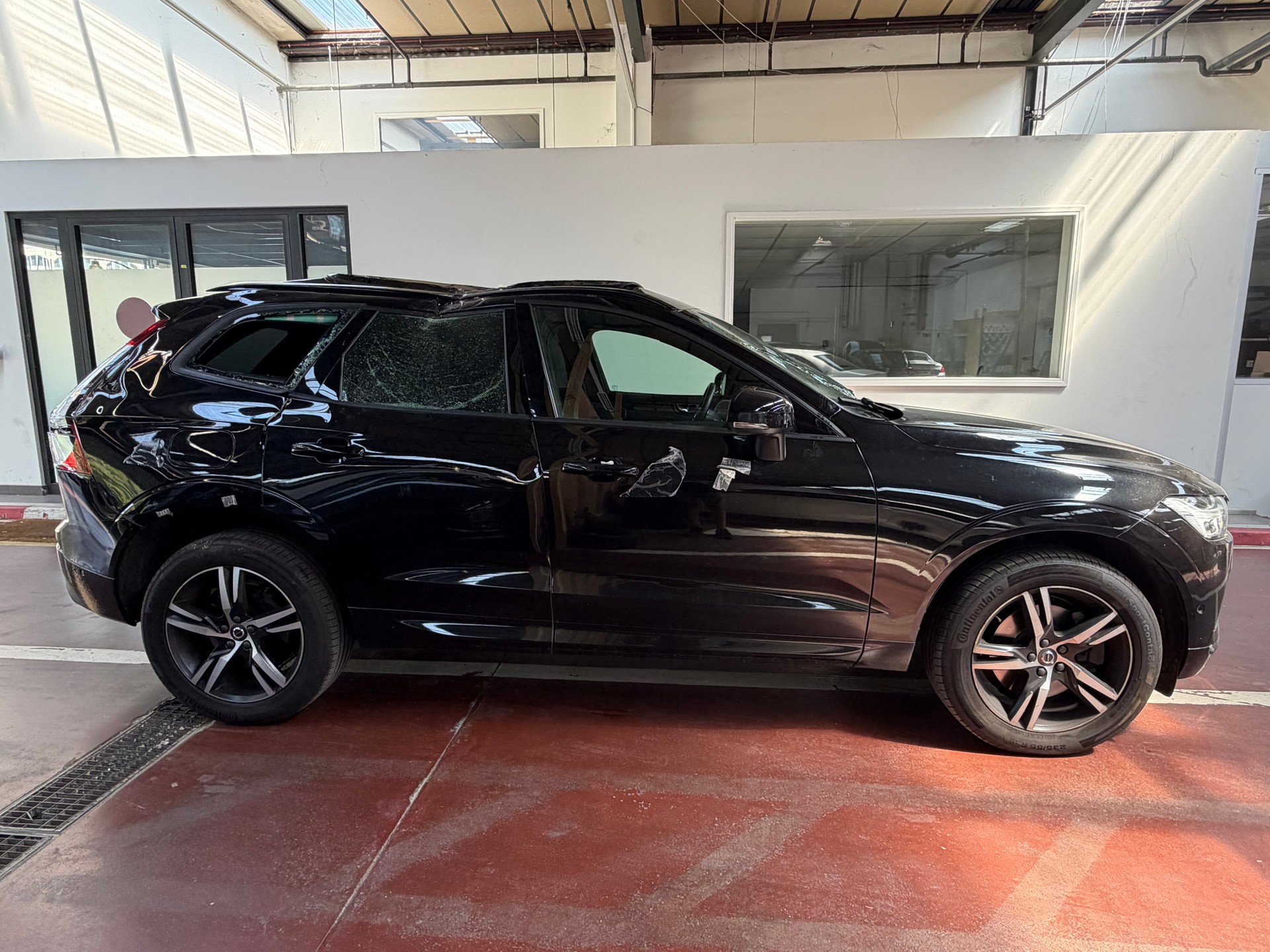VOLVO XC60 T5 AWD Momentum Geartronic-showroom-element-3