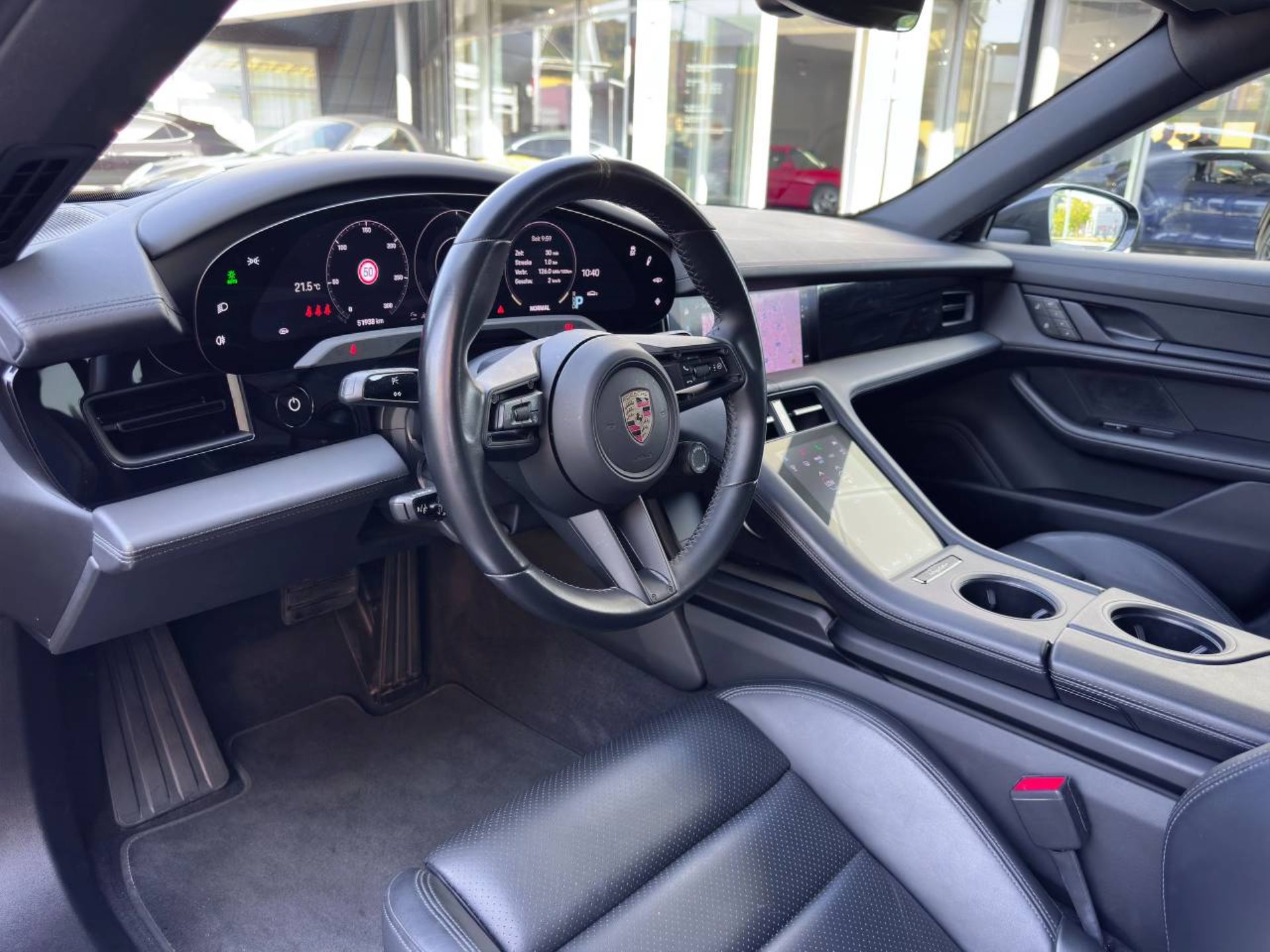 PORSCHE Taycan 4S Cross Turismo-showroom-element-3