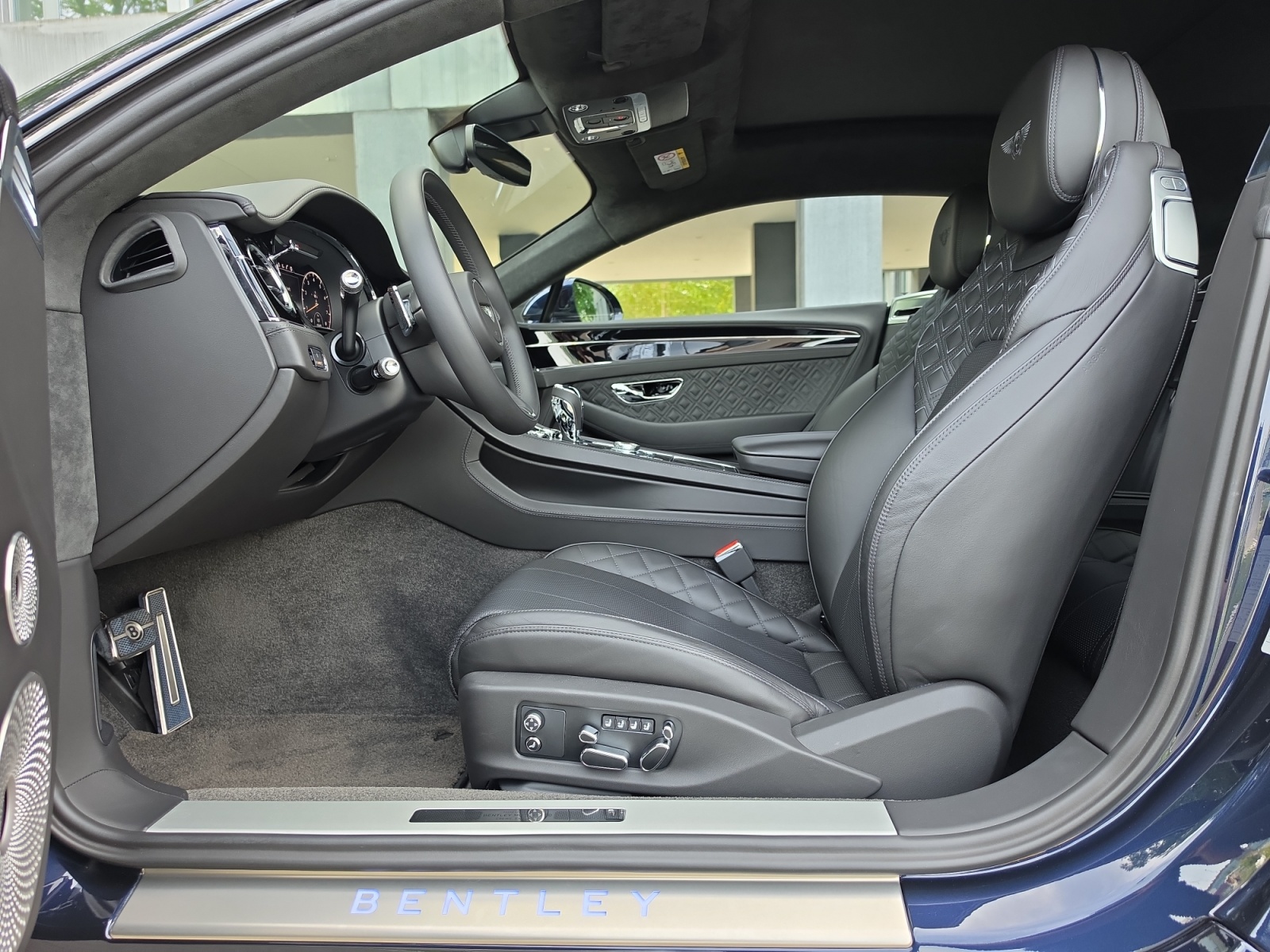 BENTLEY Continental GT 4.0 V8 Mulliner- Ausführung aus 1. Hand-image-9