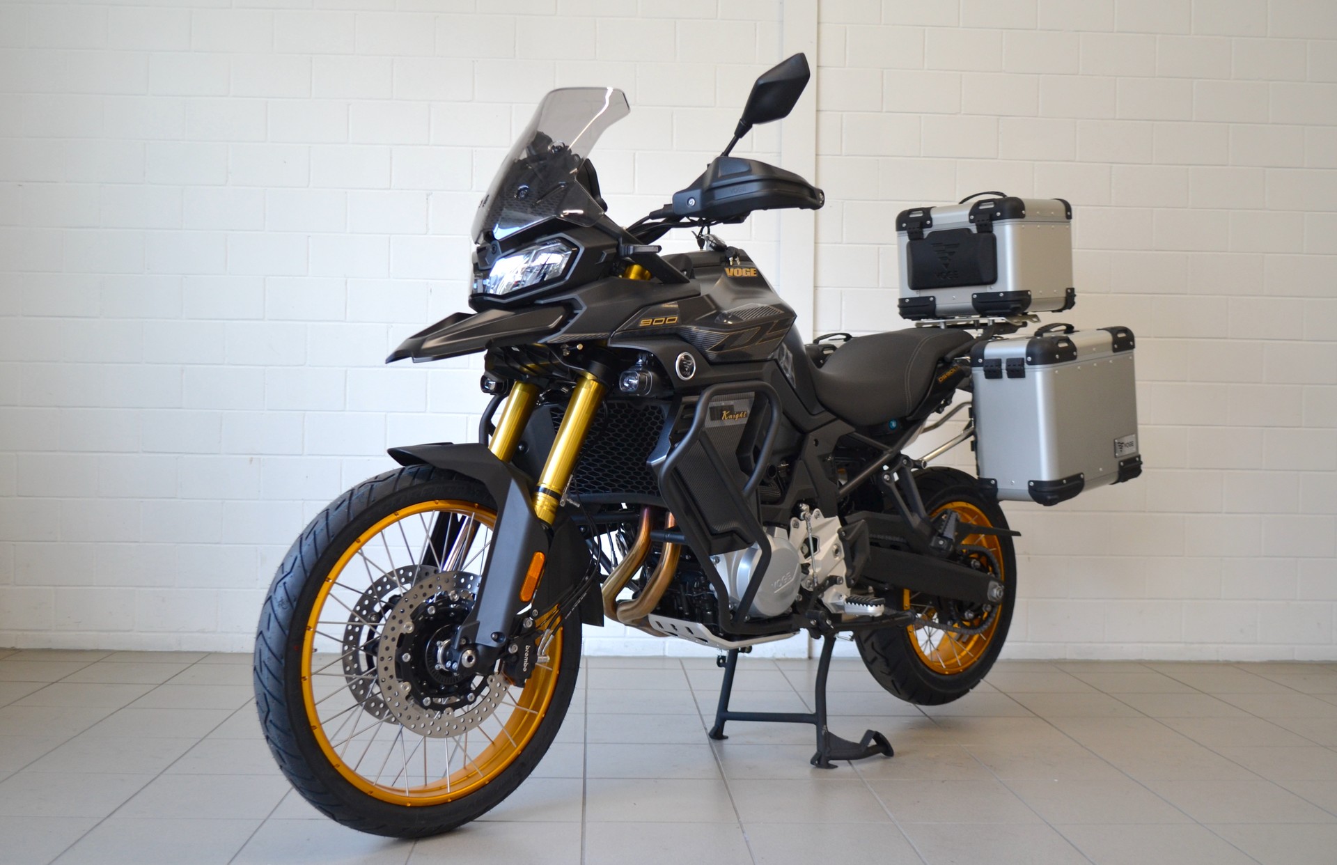 VOGE 900 DSX-image-1