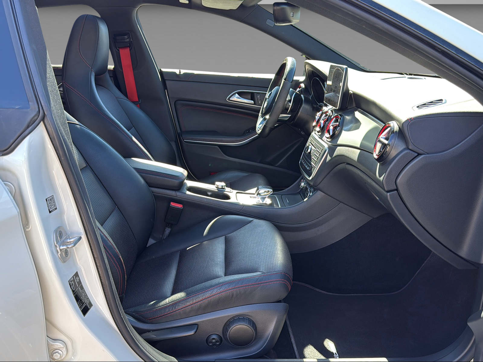 MERCEDES-BENZ CLA 45 AMG 4m Shooting Brake-image-19
