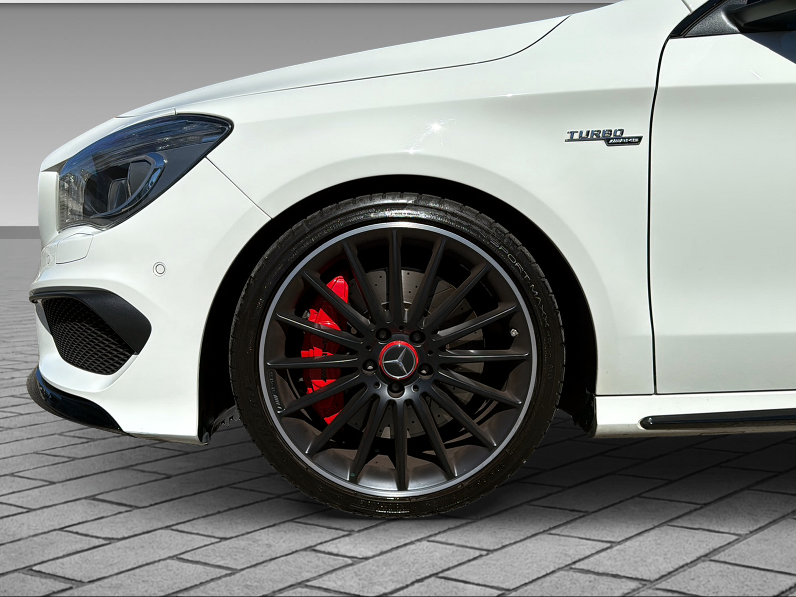 MERCEDES-BENZ CLA 45 AMG 4m Shooting Brake-showroom-element-3