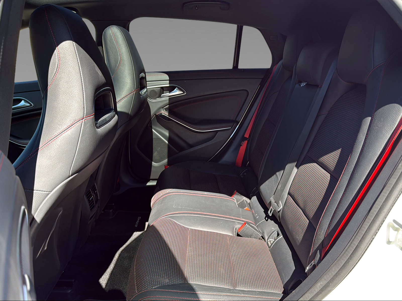 MERCEDES-BENZ CLA 45 AMG 4m Shooting Brake-image-21