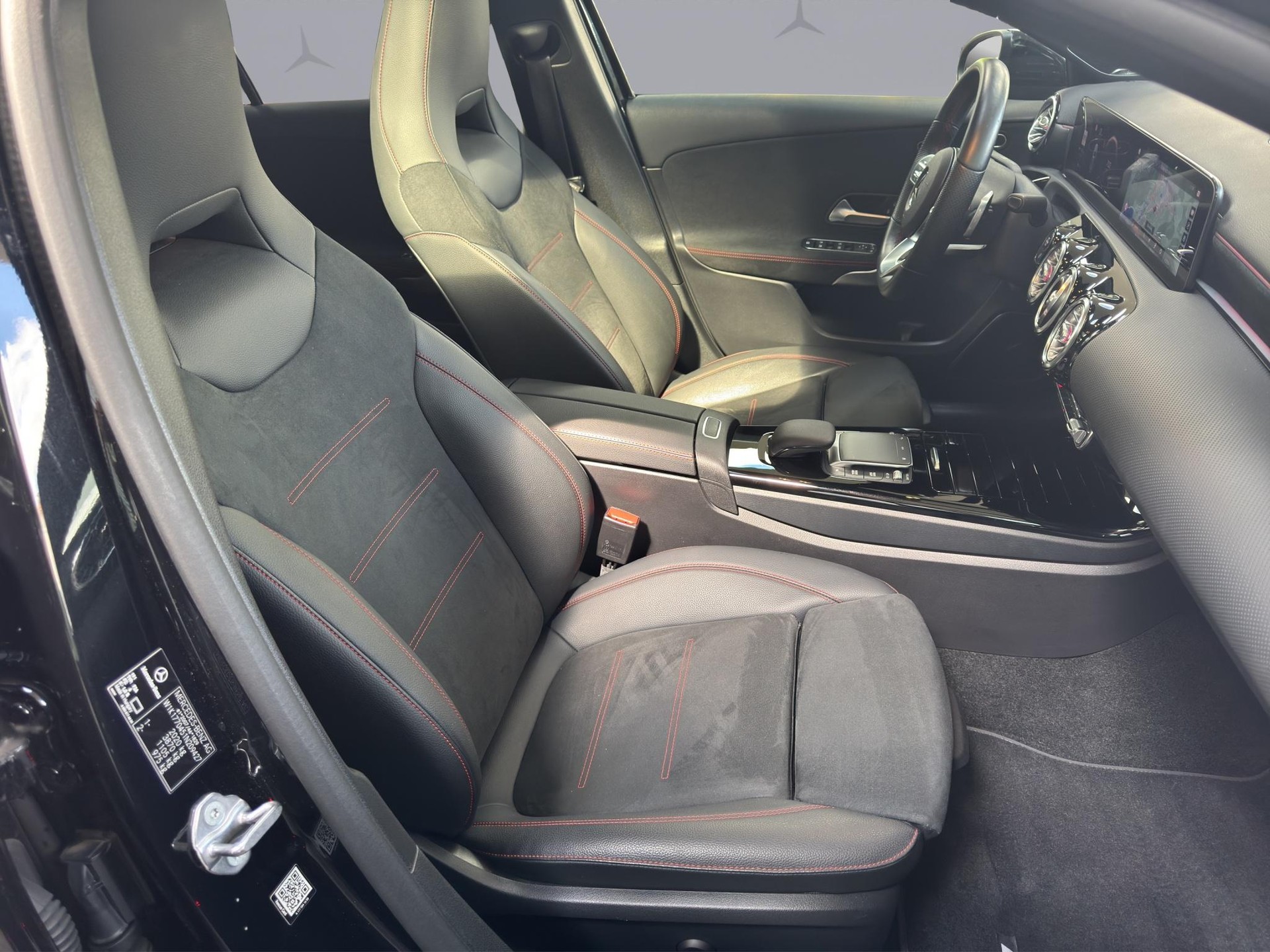 MERCEDES-BENZ A-Klasse W177 A 220 AMG Line 4m-image-15