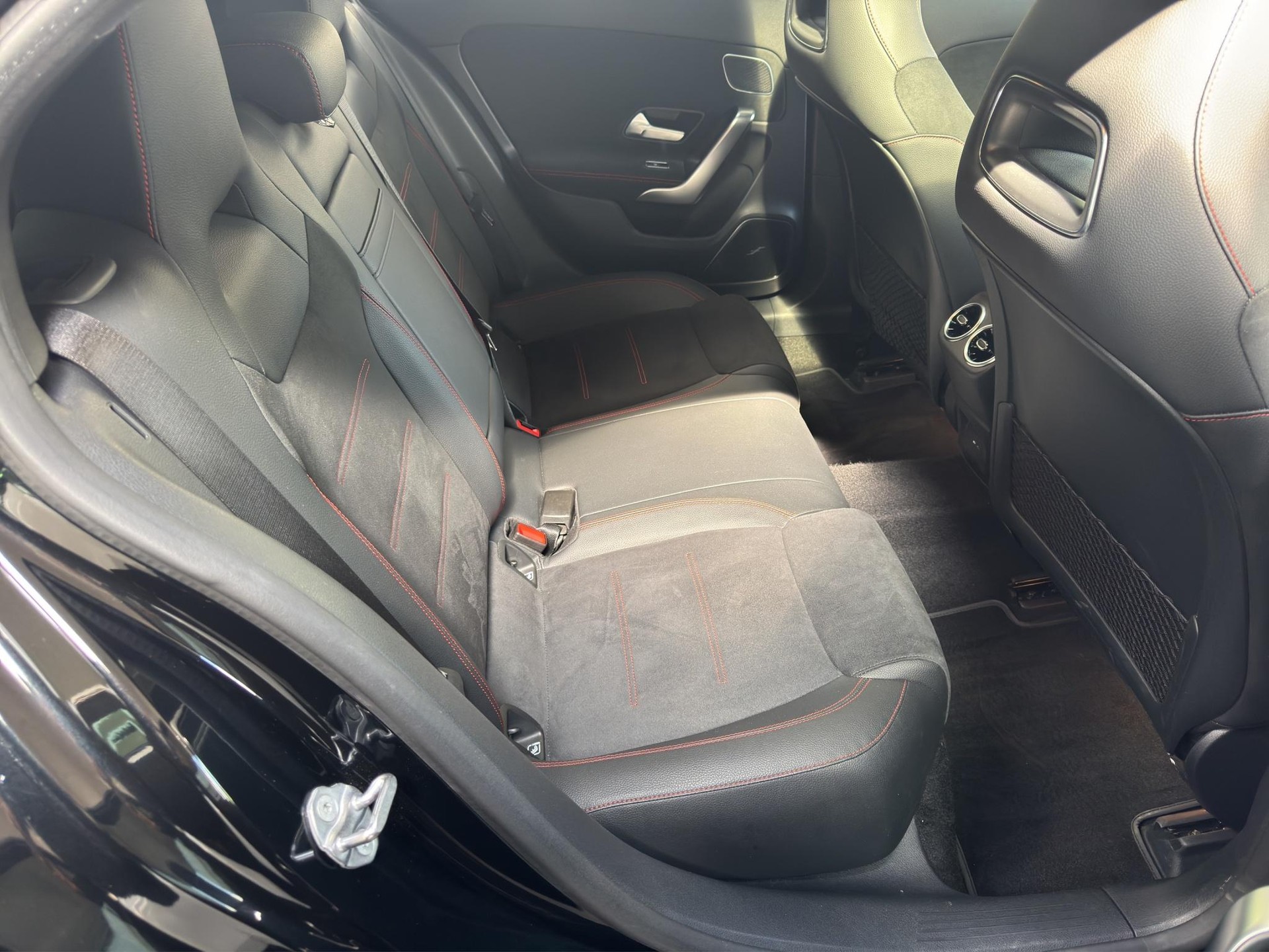 MERCEDES-BENZ A-Klasse W177 A 220 AMG Line 4m-image-16