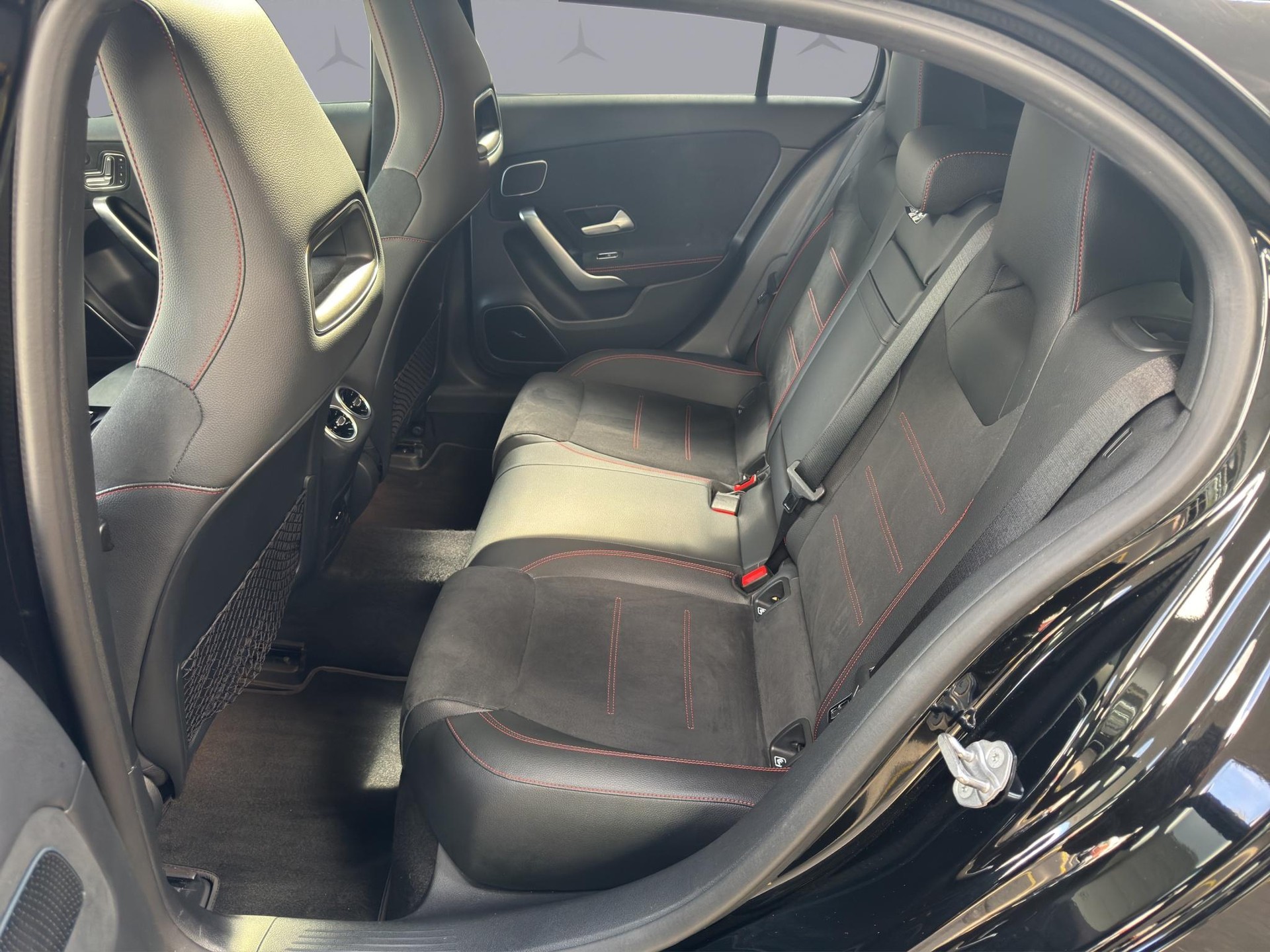 MERCEDES-BENZ A-Klasse W177 A 220 AMG Line 4m-image-9