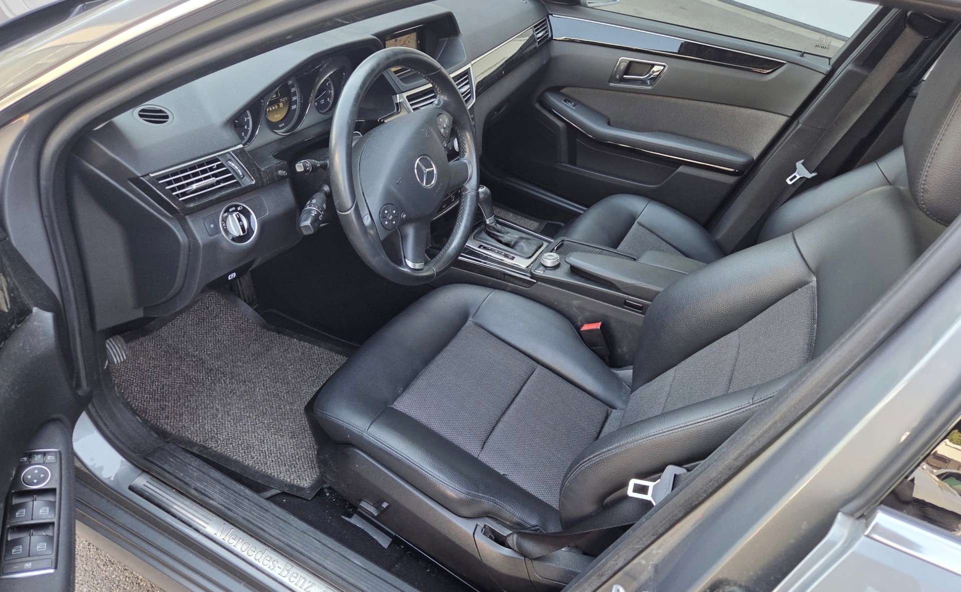 MERCEDES-BENZ E 200 CGI BlueEfficiency Avantgarde 7G-Tronic-image-8