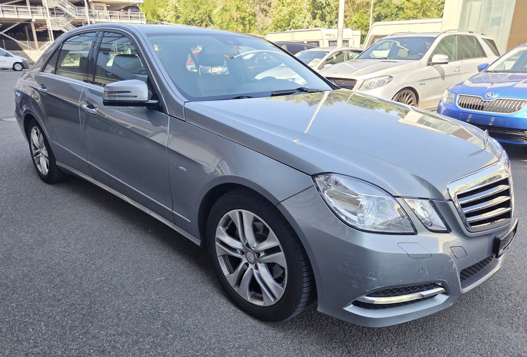 MERCEDES-BENZ E 200 CGI BlueEfficiency Avantgarde 7G-Tronic-image-2