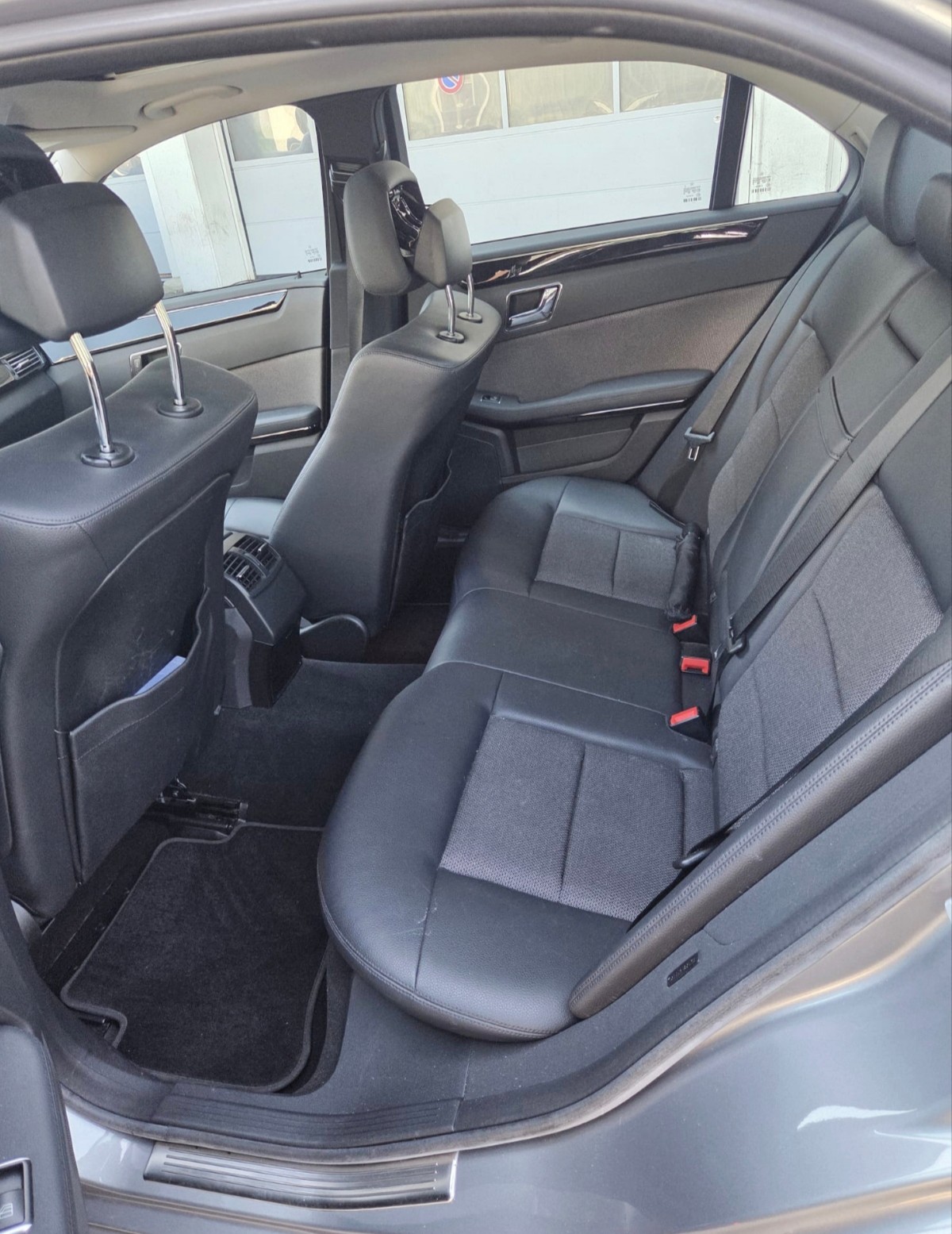 MERCEDES-BENZ E 200 CGI BlueEfficiency Avantgarde 7G-Tronic-image-9