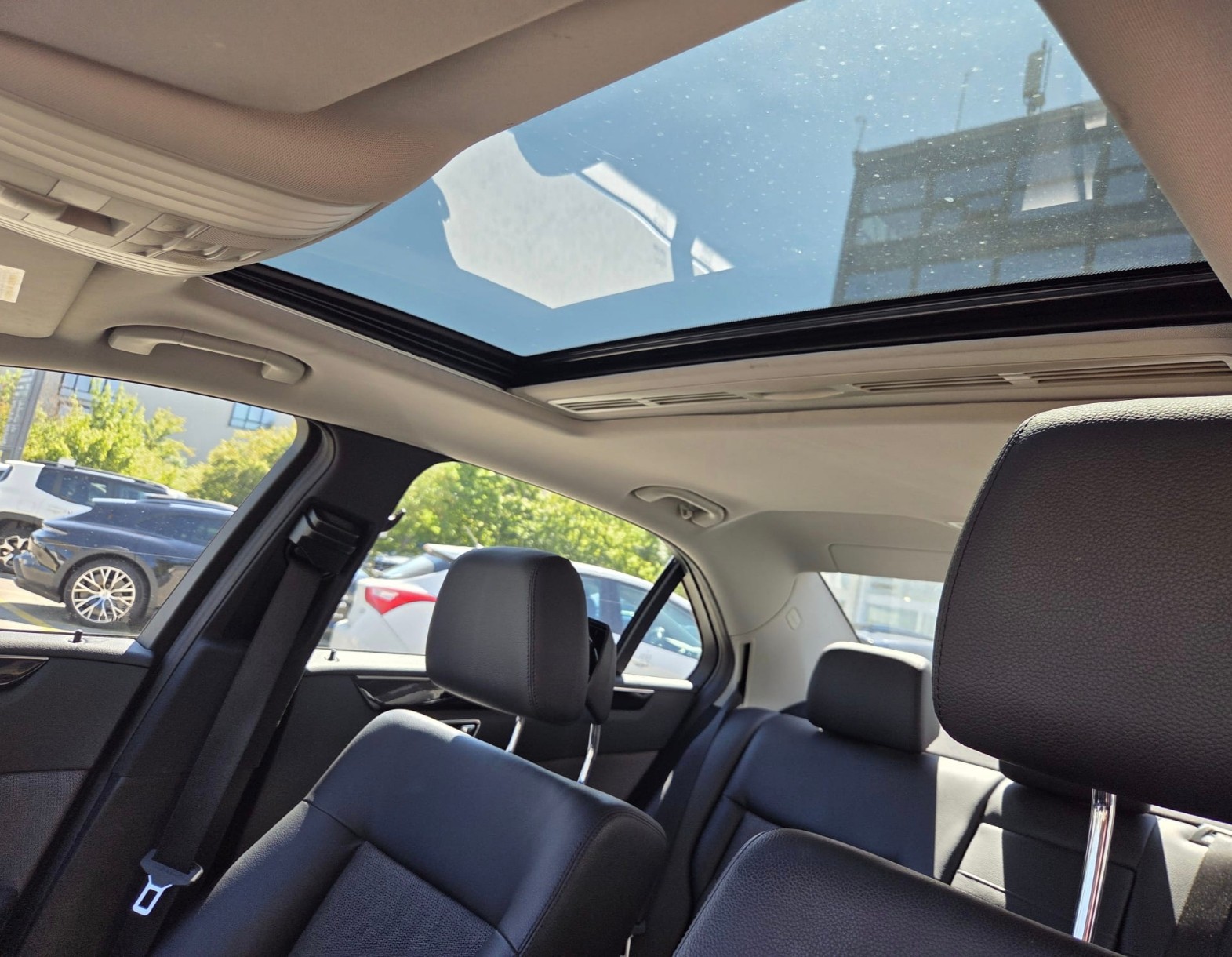 MERCEDES-BENZ E 200 CGI BlueEfficiency Avantgarde 7G-Tronic-image-10