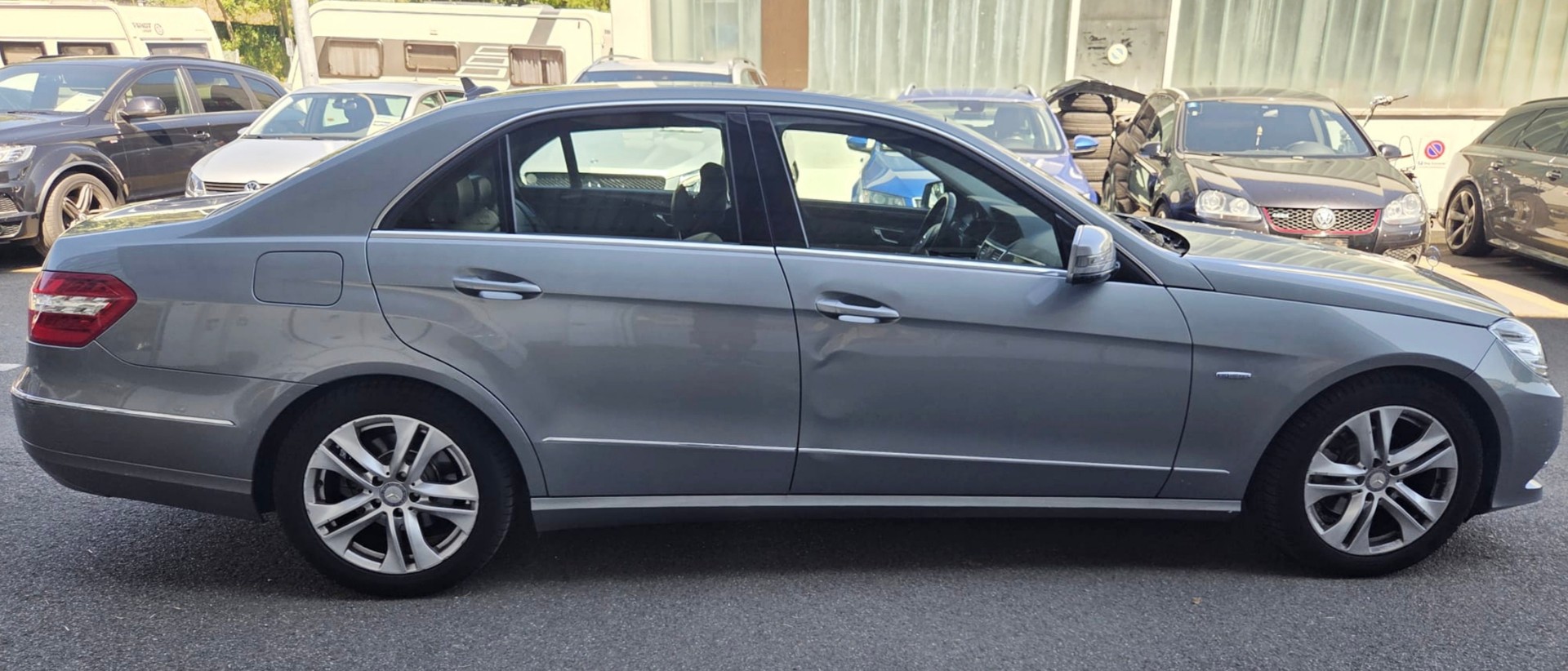 MERCEDES-BENZ E 200 CGI BlueEfficiency Avantgarde 7G-Tronic-image-5