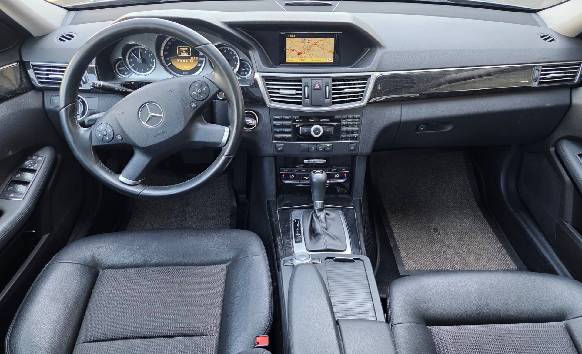 MERCEDES-BENZ E 200 CGI BlueEfficiency Avantgarde 7G-Tronic-image-6